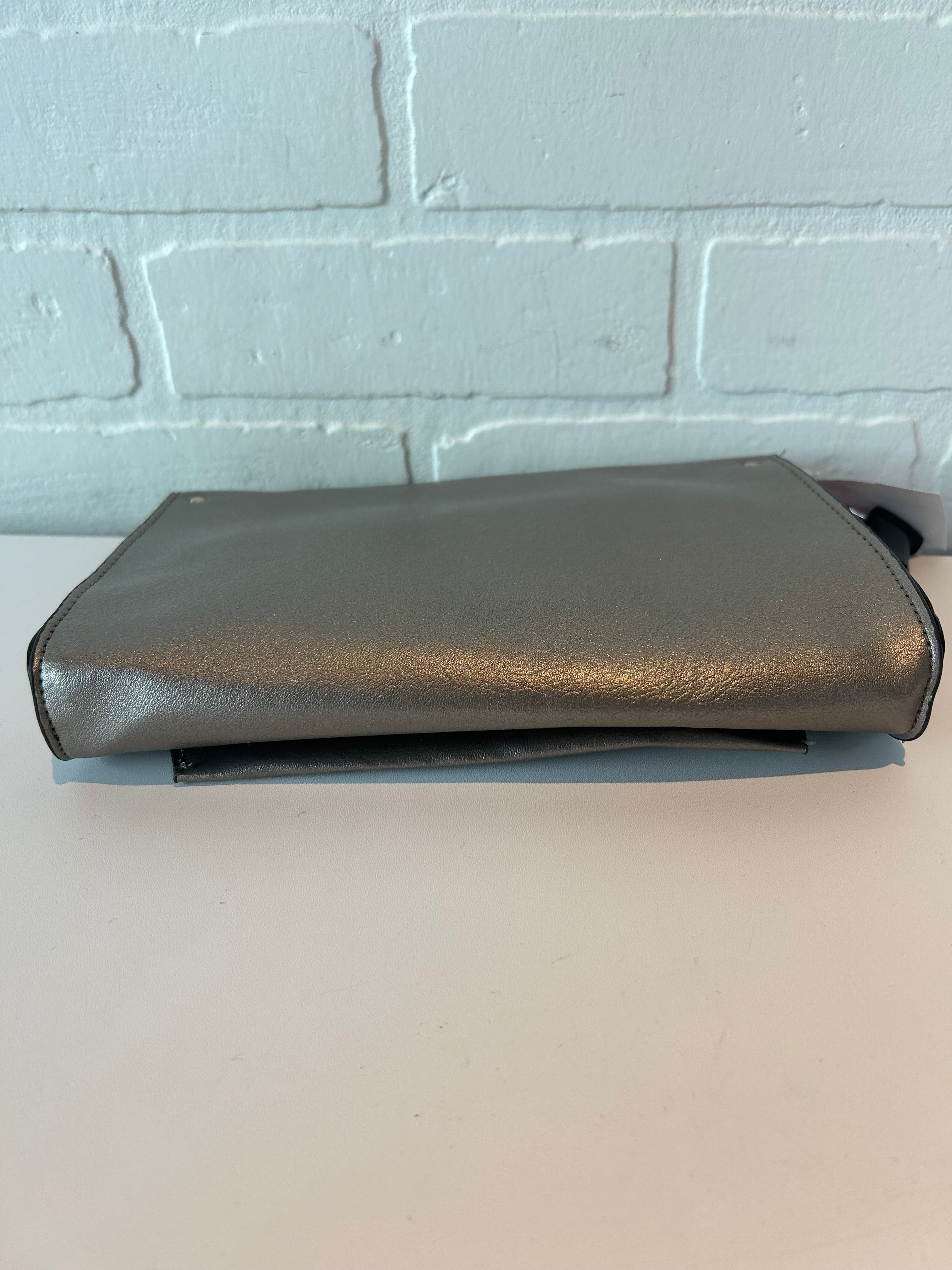 Crossbody By Clothes Mentor. Size: Medium