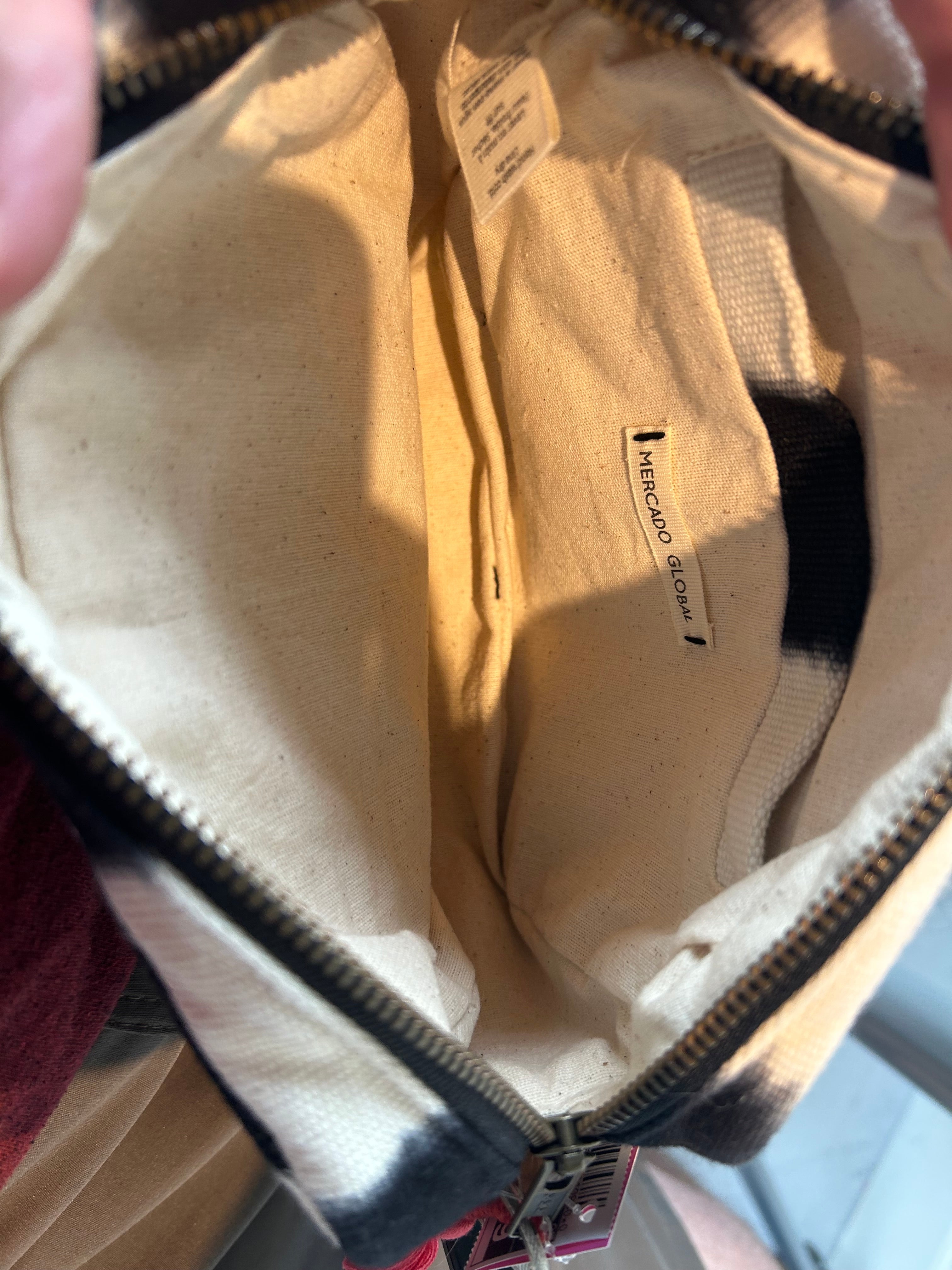 Crossbody By Clothes Mentor. Size: Medium