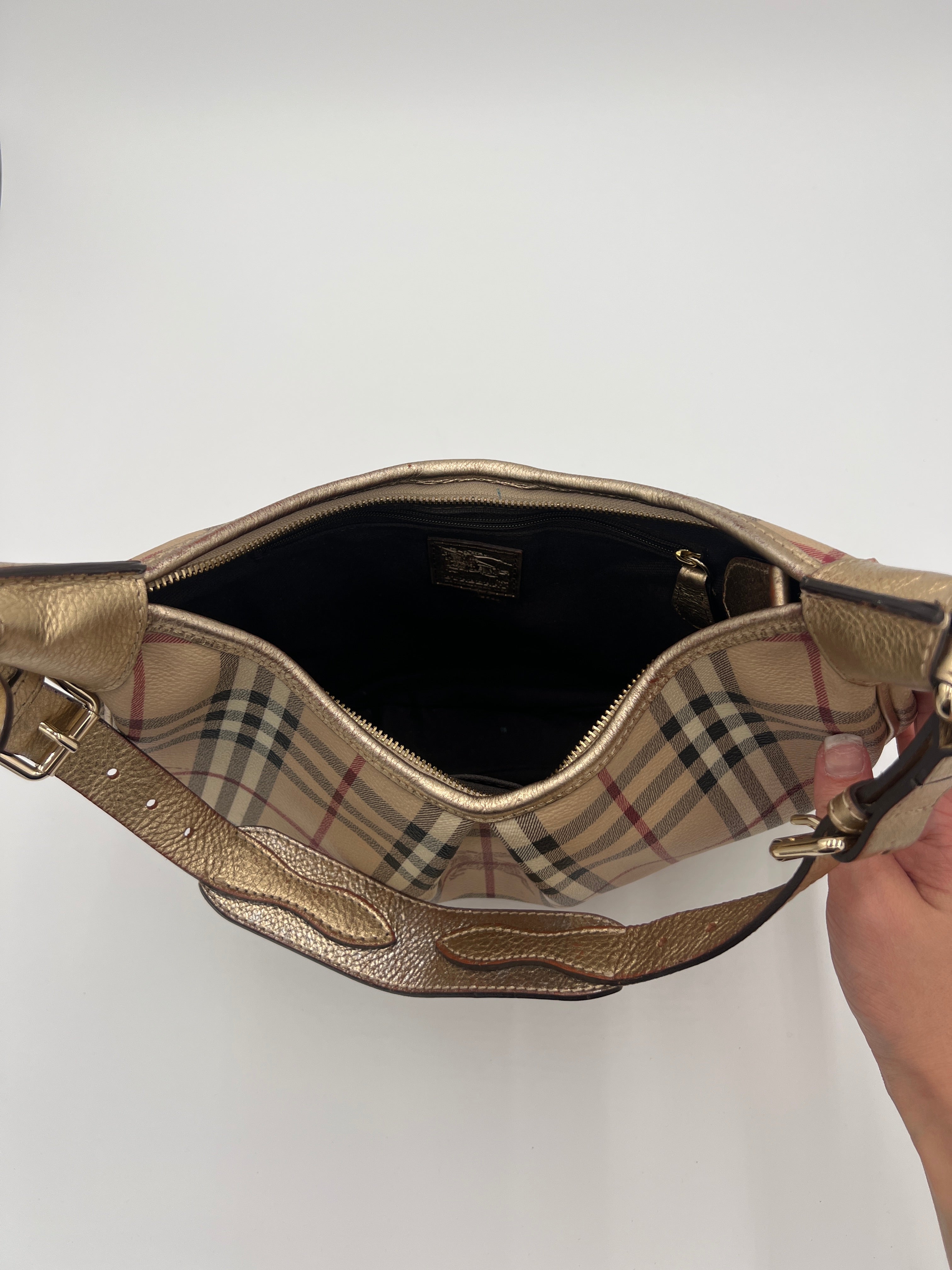 Handbag Luxury Designer By Burberry. Size: Medium