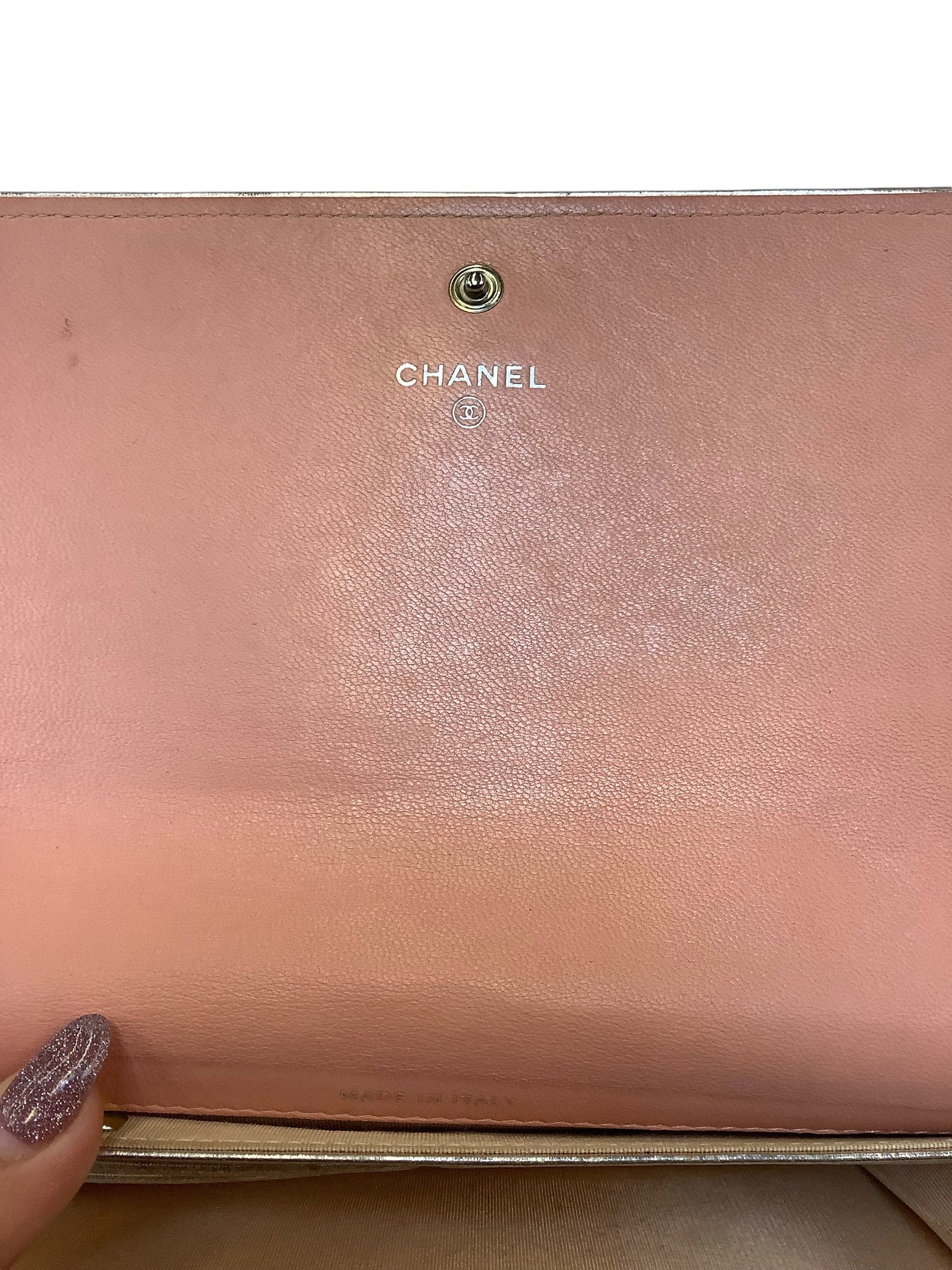 Wallet Luxury Designer By Chanel. Size: Large