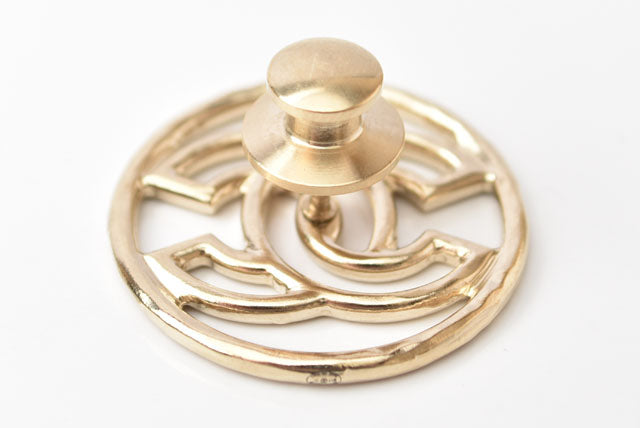 Top Quality Chanel Metal Brooch Circle Coco Mark Gold