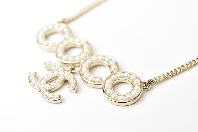 Top Quality Chanel Necklace/Pendant Coco Mark CC Pearl Motif Gold/White