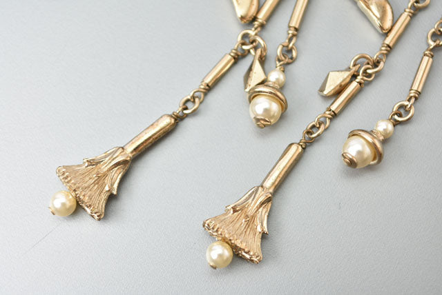 Top Quality Chanel Swing Earrings Sphinx Dress Pearl Motif Gold
