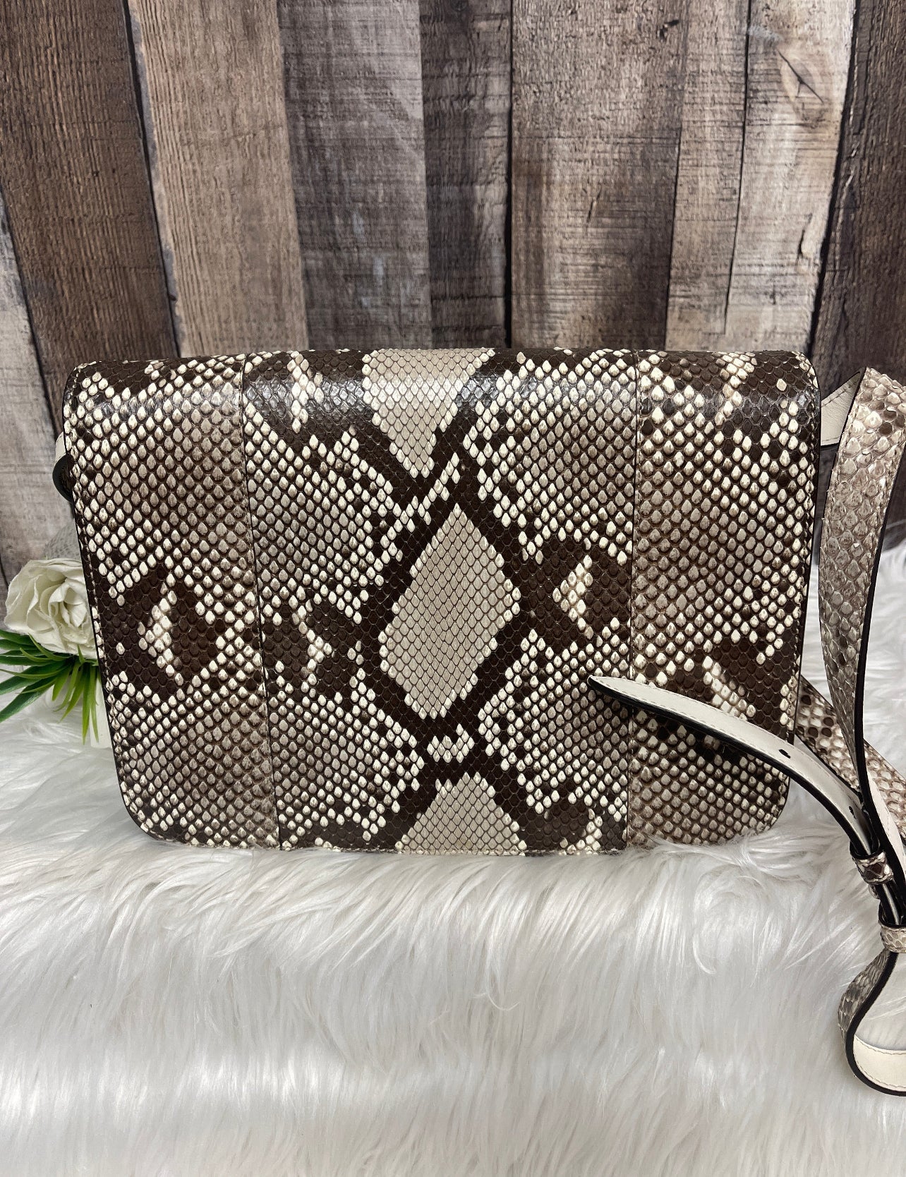 Crossbody Luxury Designer Gucci. Size Medium