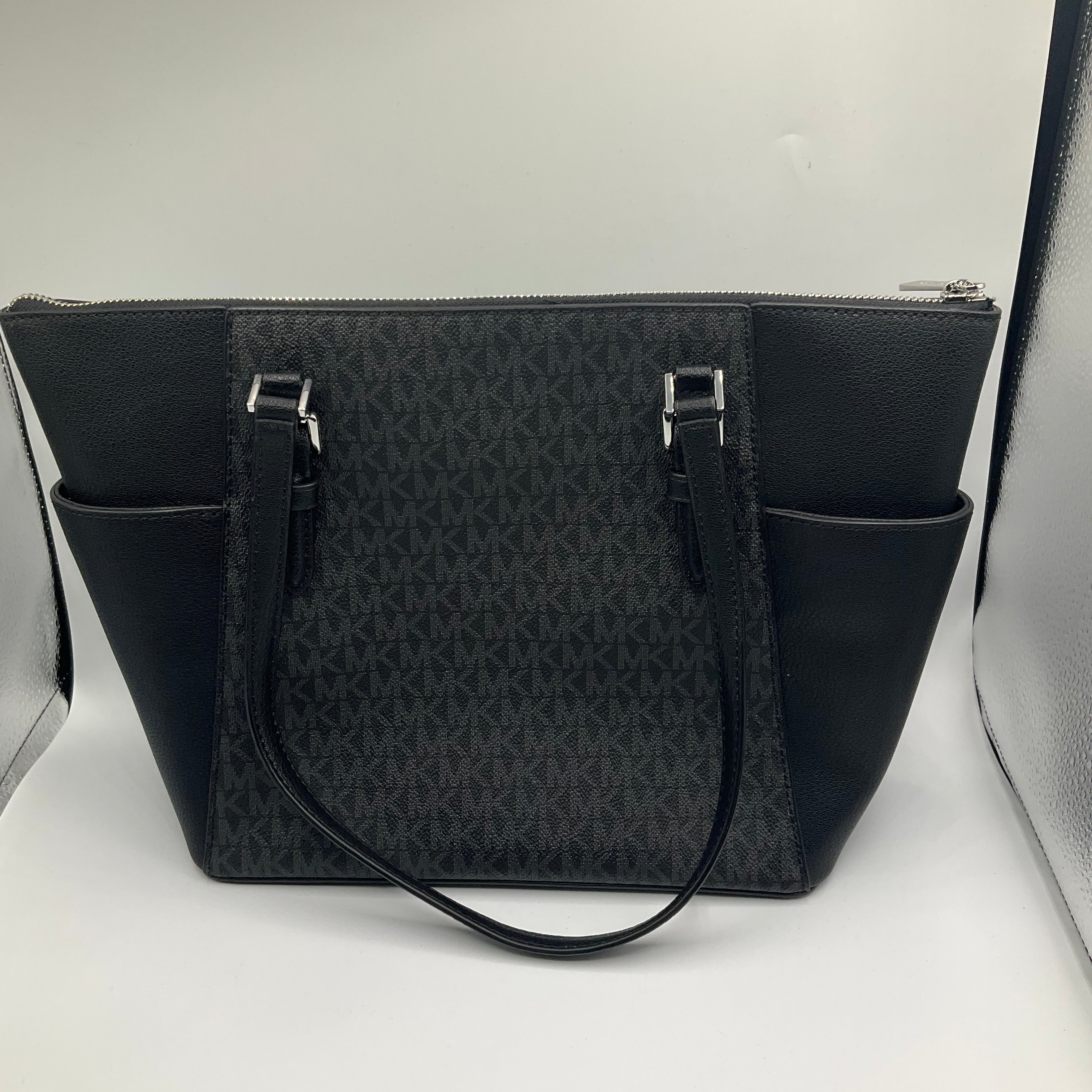 Tote Designer By Michael Kors. Size: Medium