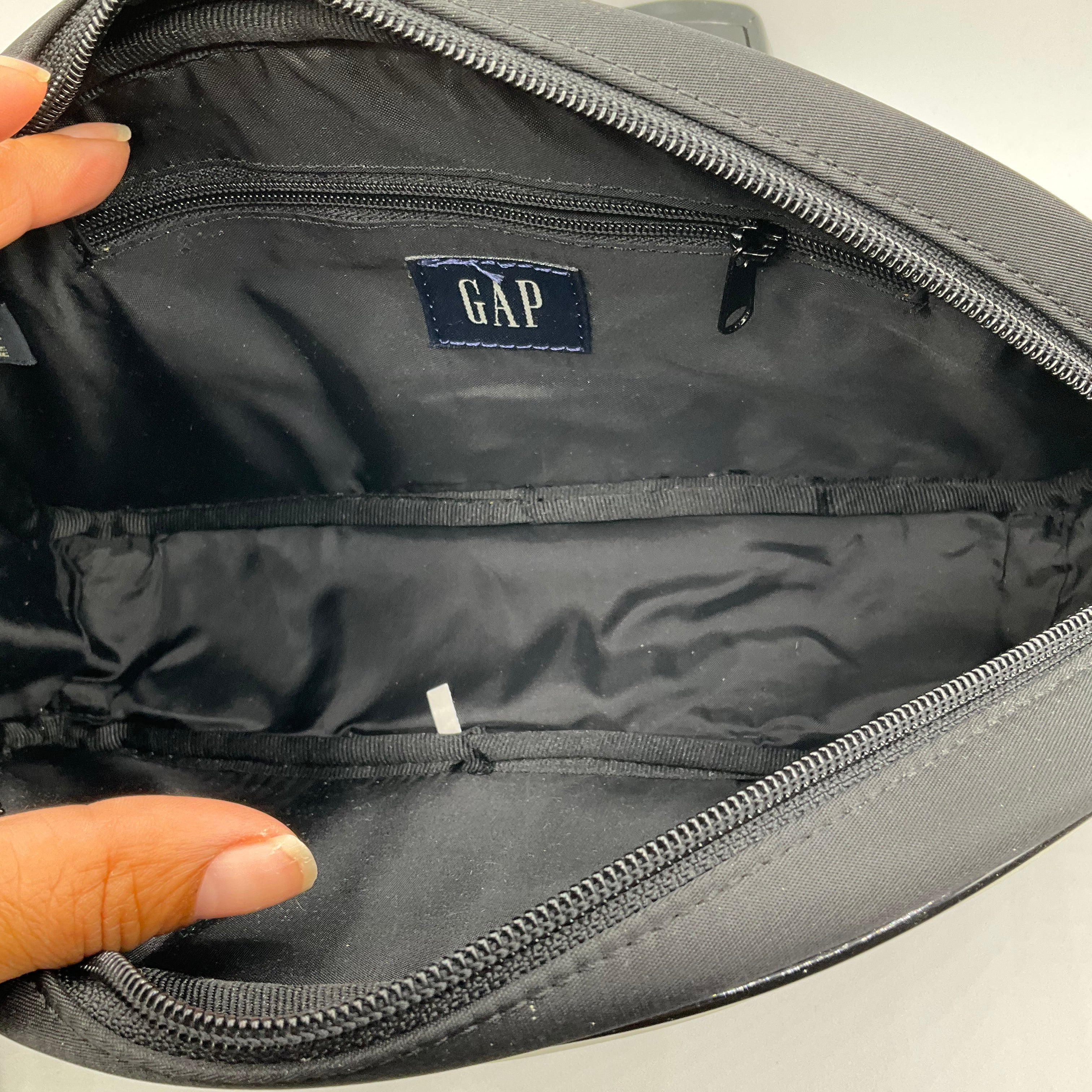 Crossbody By Gap. Size: Medium