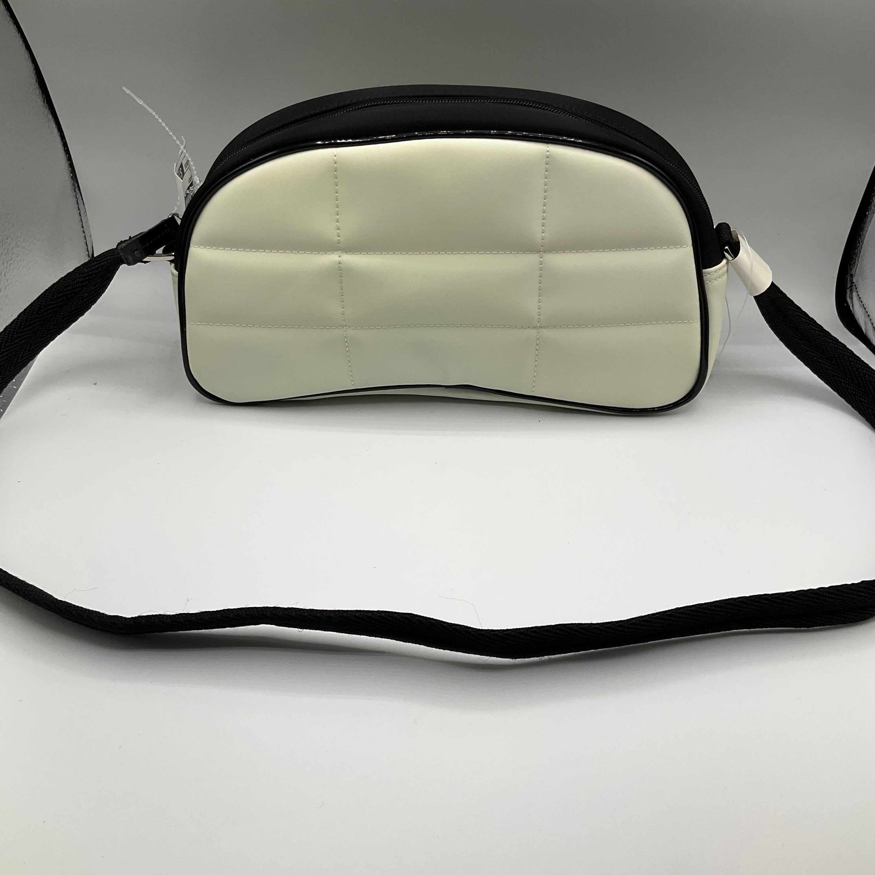 Crossbody By Gap. Size: Medium