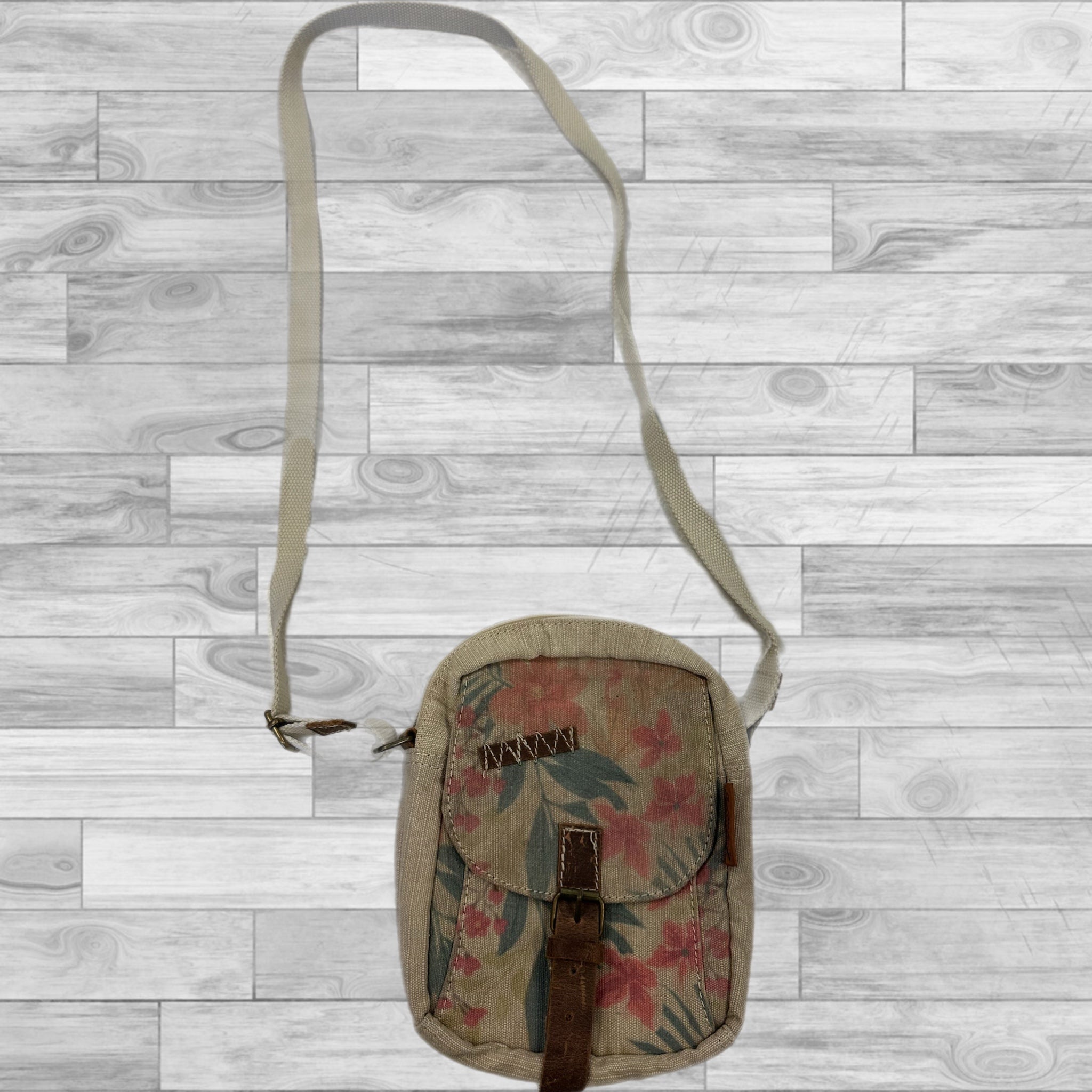 Crossbody By Clothes Mentor. Size: Small