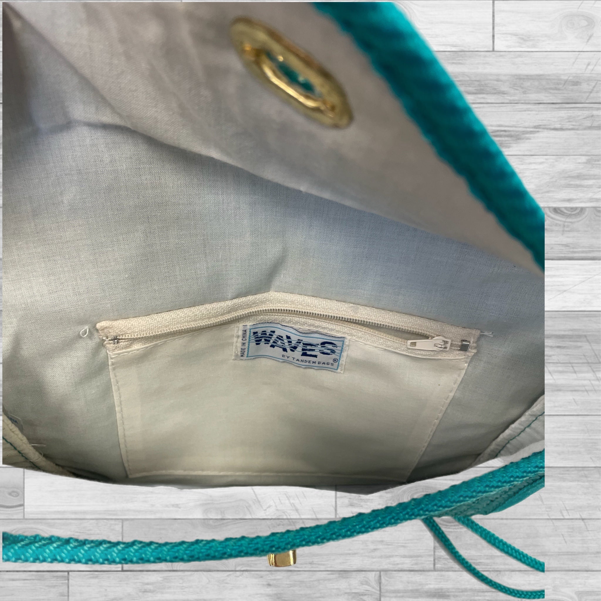 Crossbody By Cmc. Size: Medium