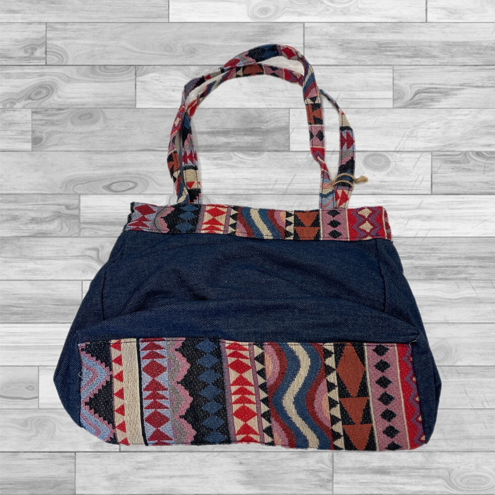 Handbag By Clothes Mentor. Size: Medium