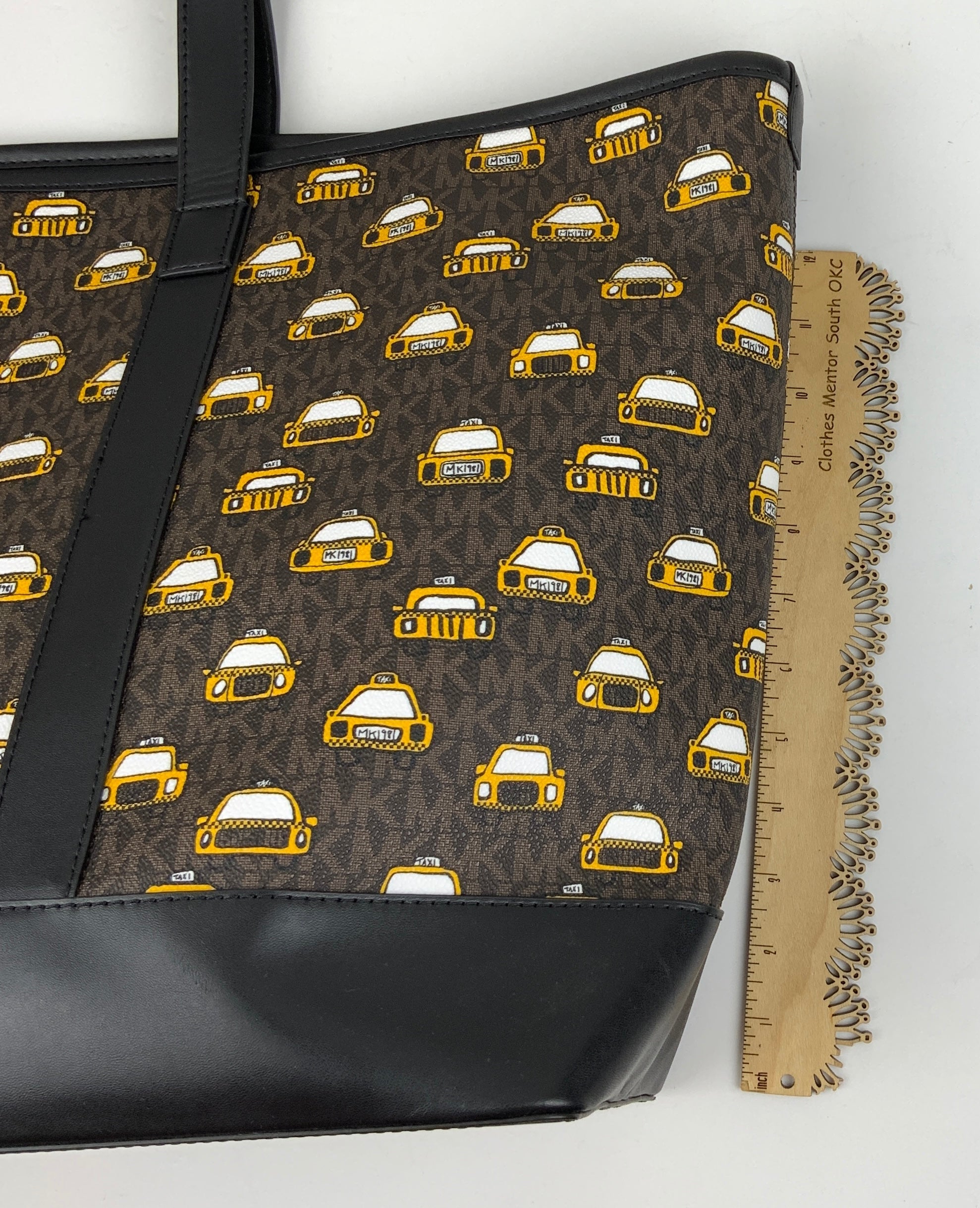 Tote Designer Michael Kors. Size Large