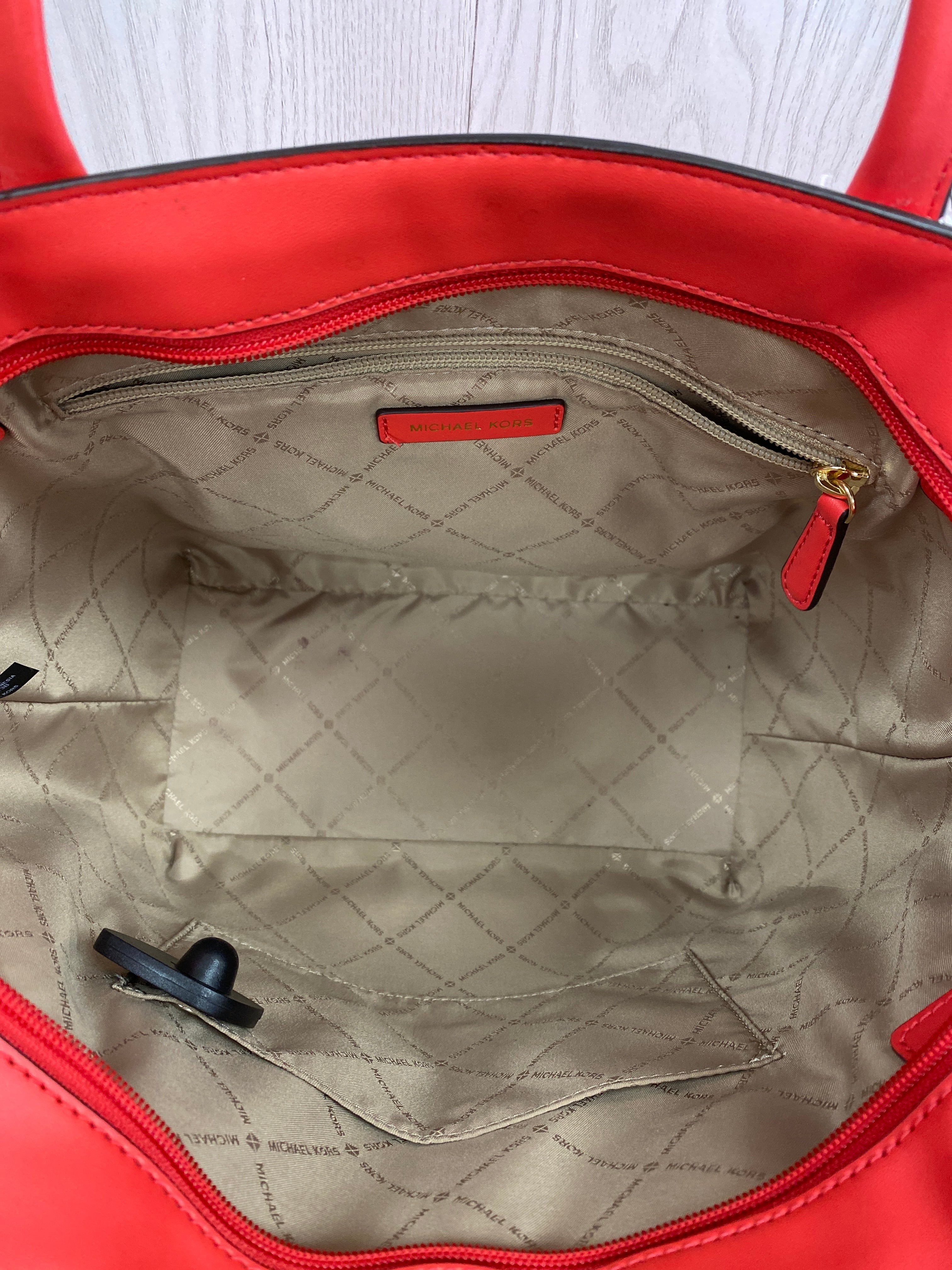 Handbag Designer By Michael Kors. Size: Large