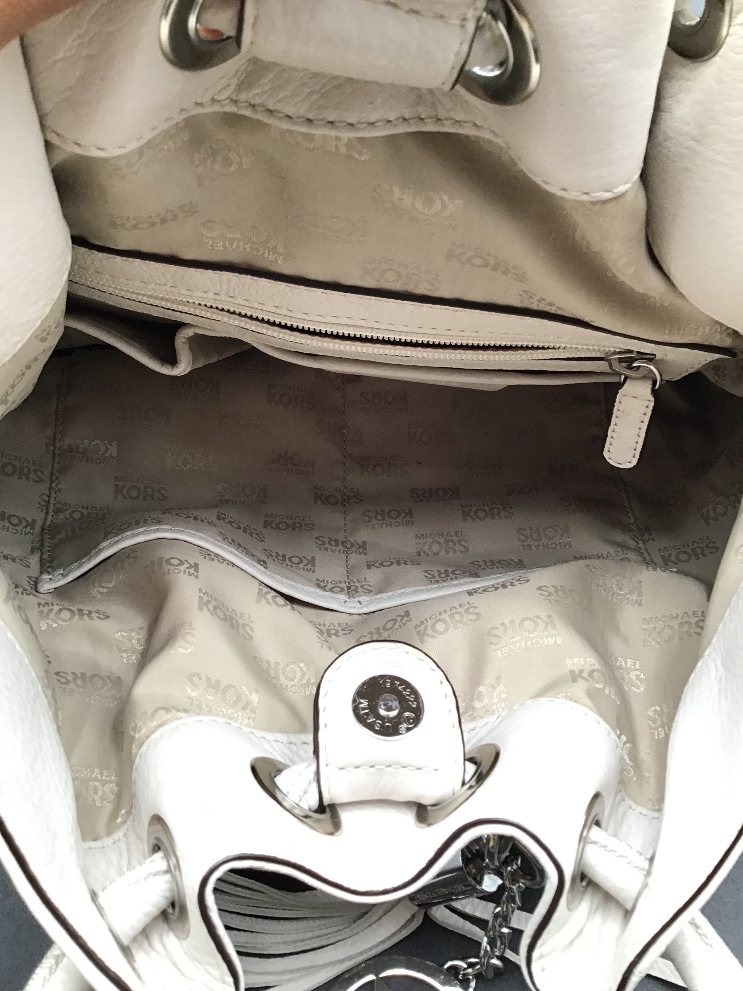 Handbag Designer By Michael Kors. Size: Large