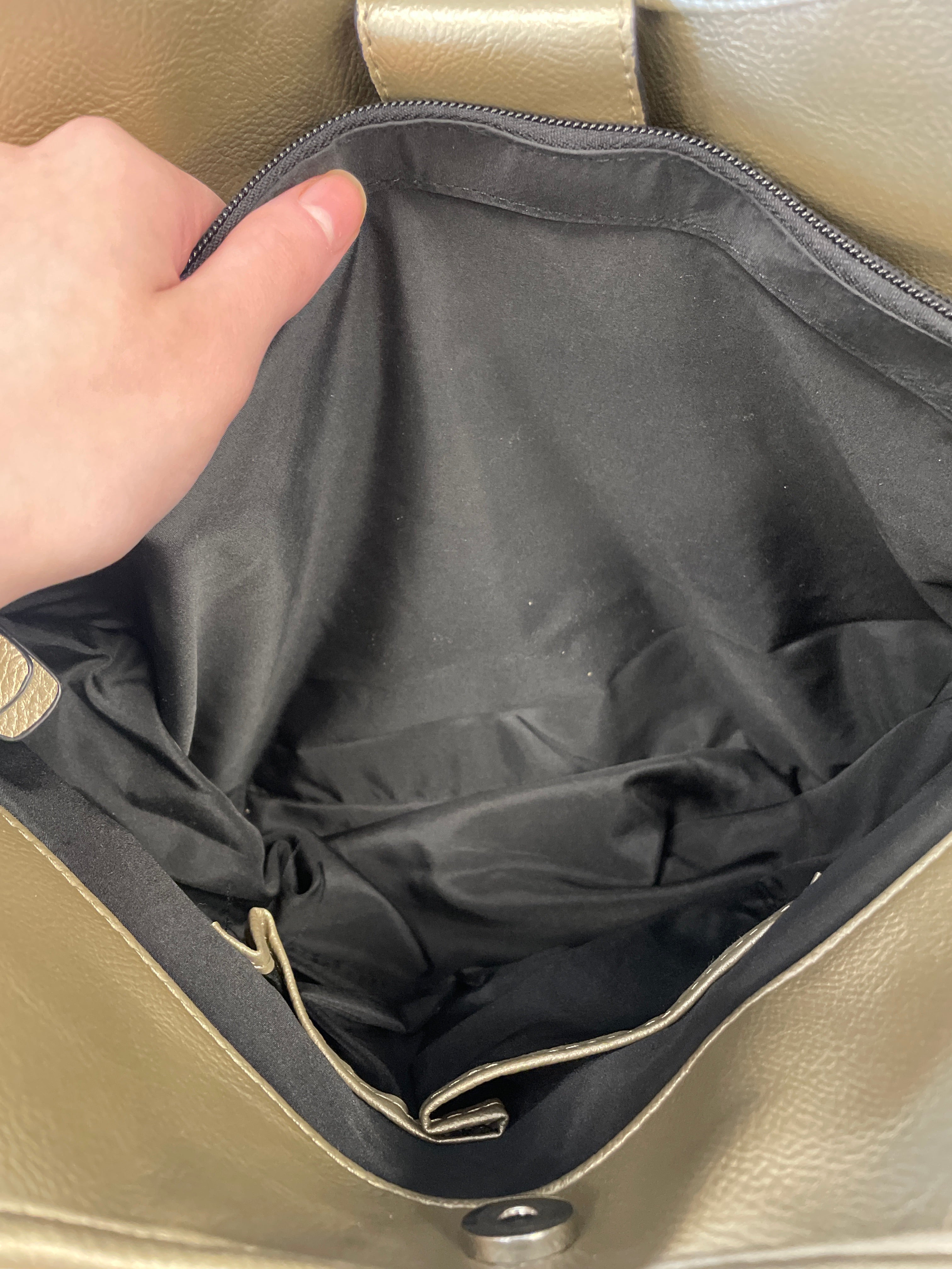 Handbag By Nine And Company. Size: Medium