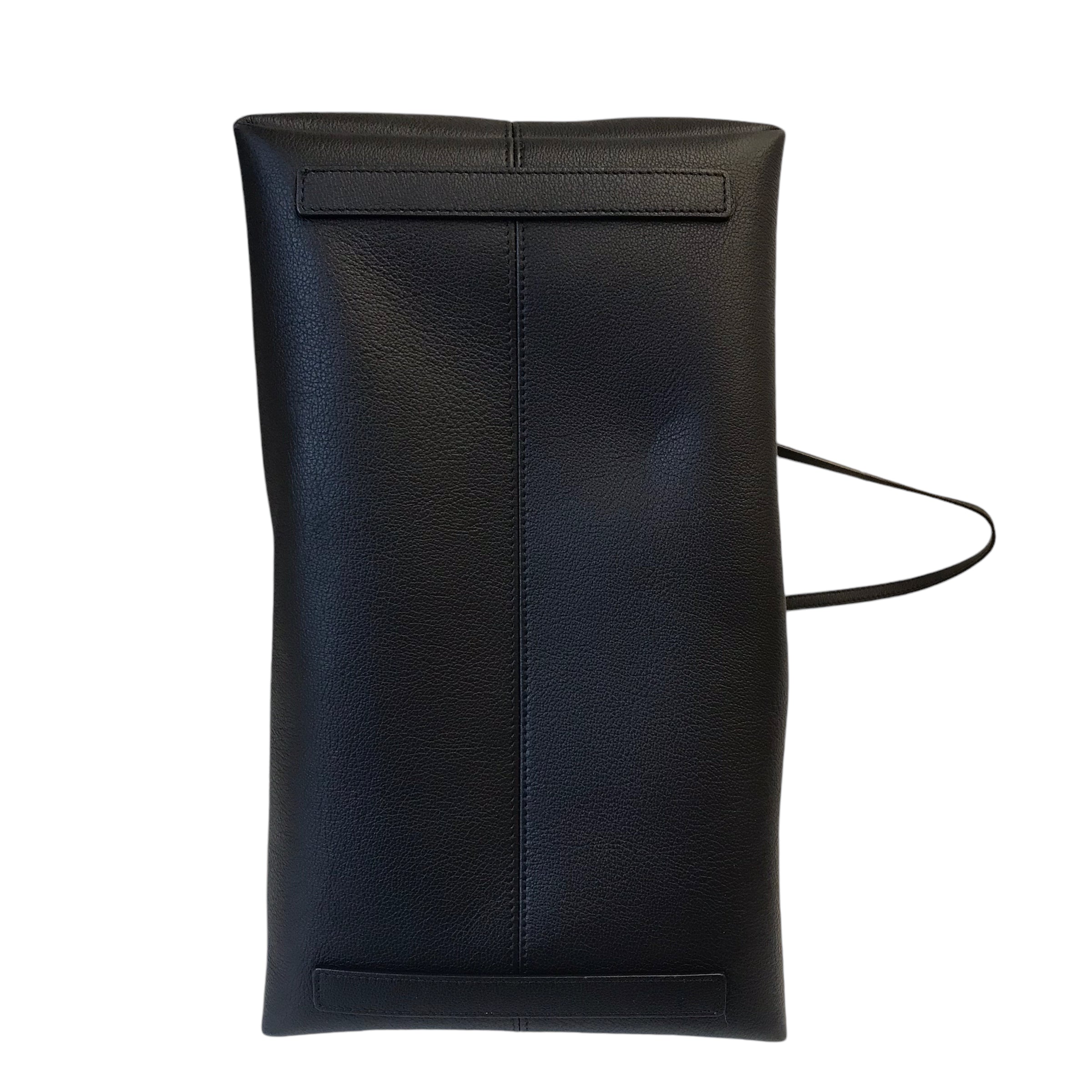 Handbag Luxury Designer By Burberry In Black. Size:Large