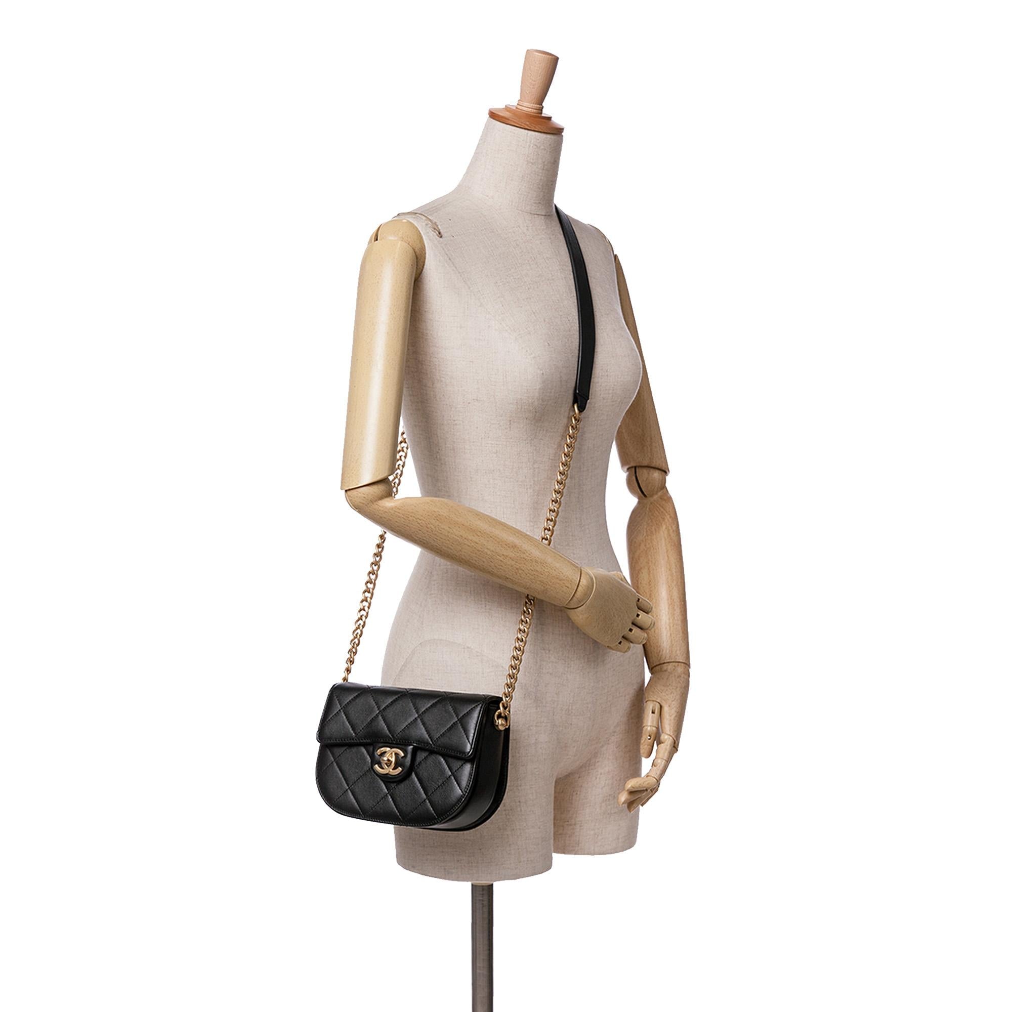 Top Quality Chanel CC Quilted Calfskin Round Moon Messenger Flap (SHG-73W0oy)