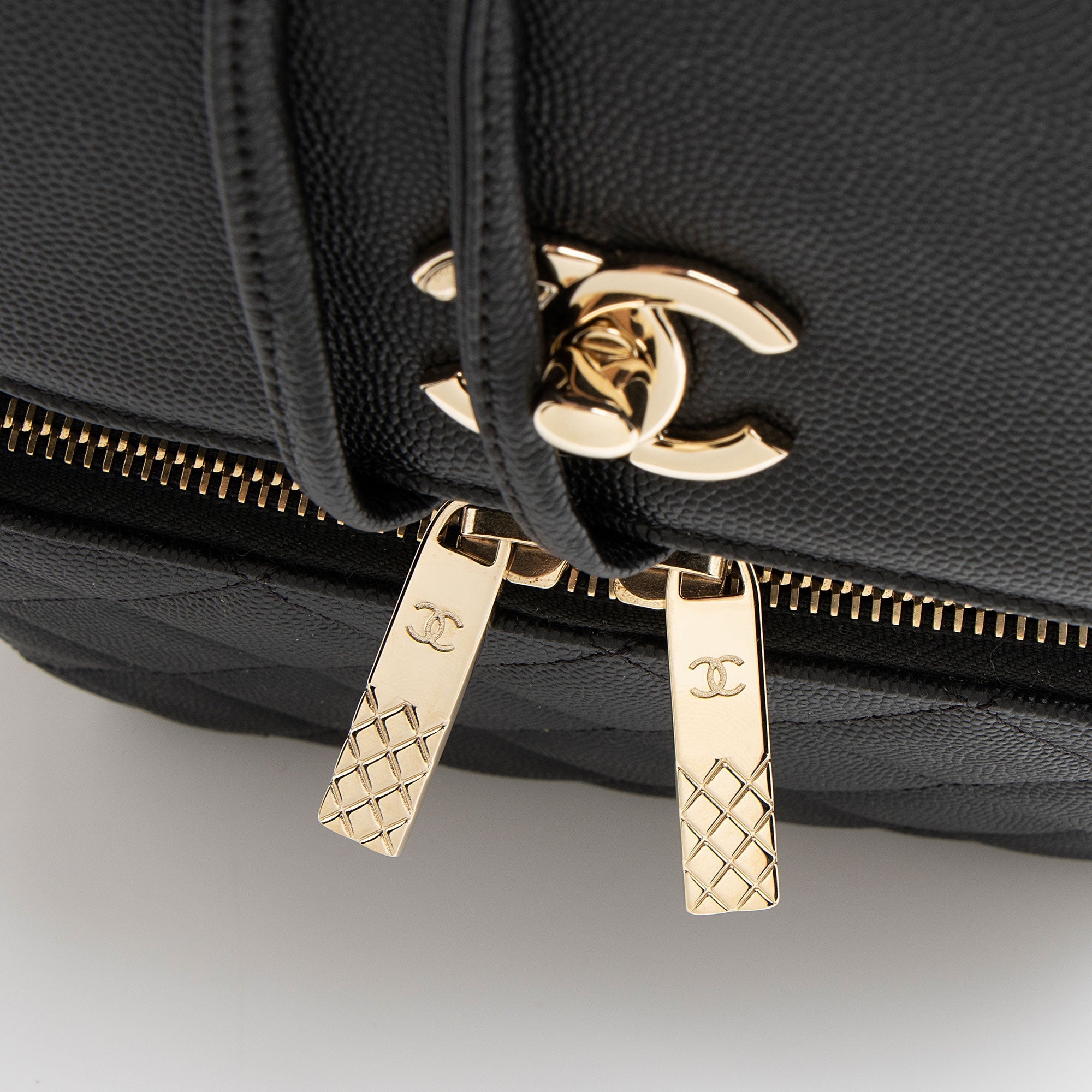 Top Quality Chanel Caviar Leather Business Affinity Backpack (SHF-oTQxcP)