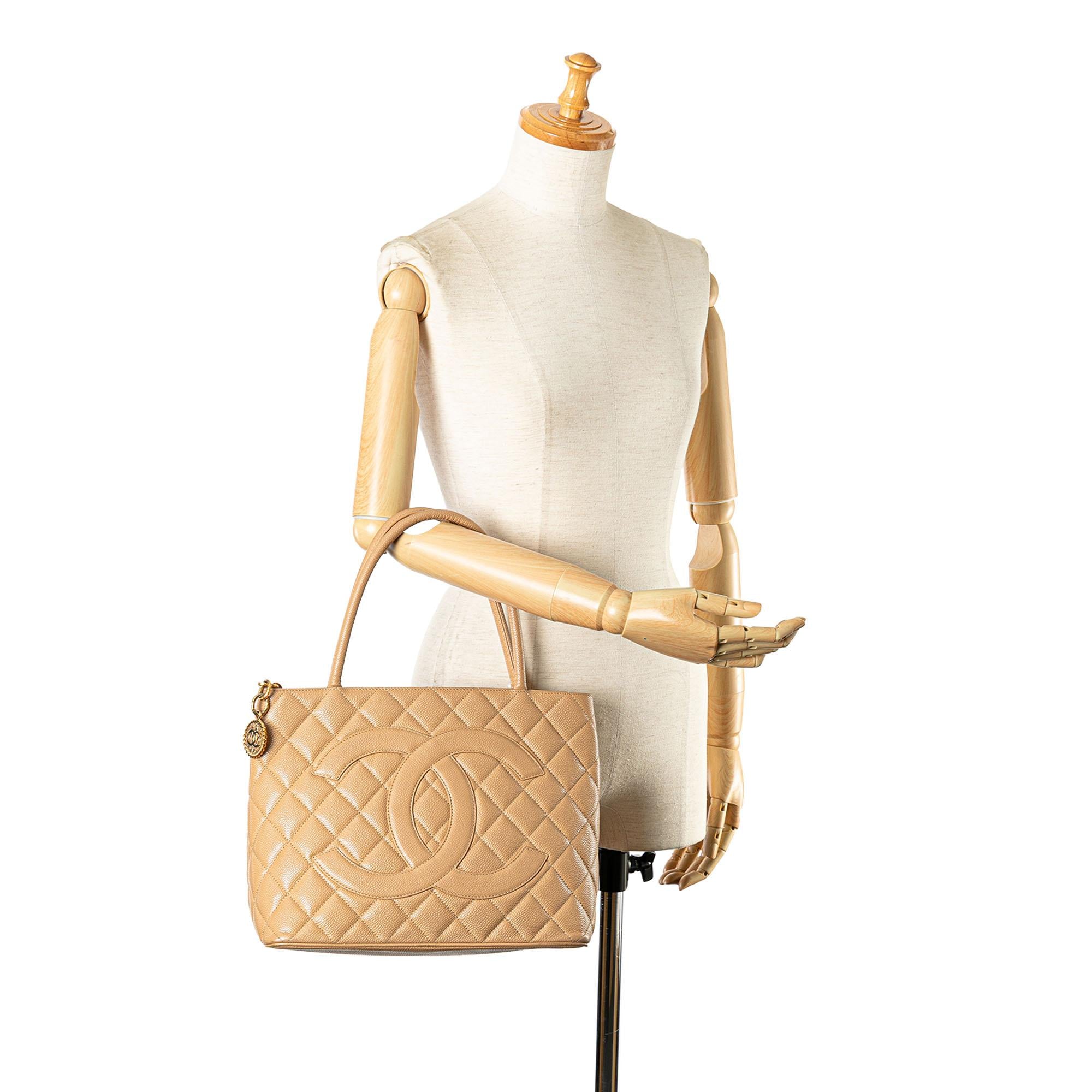 Top Quality Chanel Caviar Medallion Tote (SHG-Pto6KD)