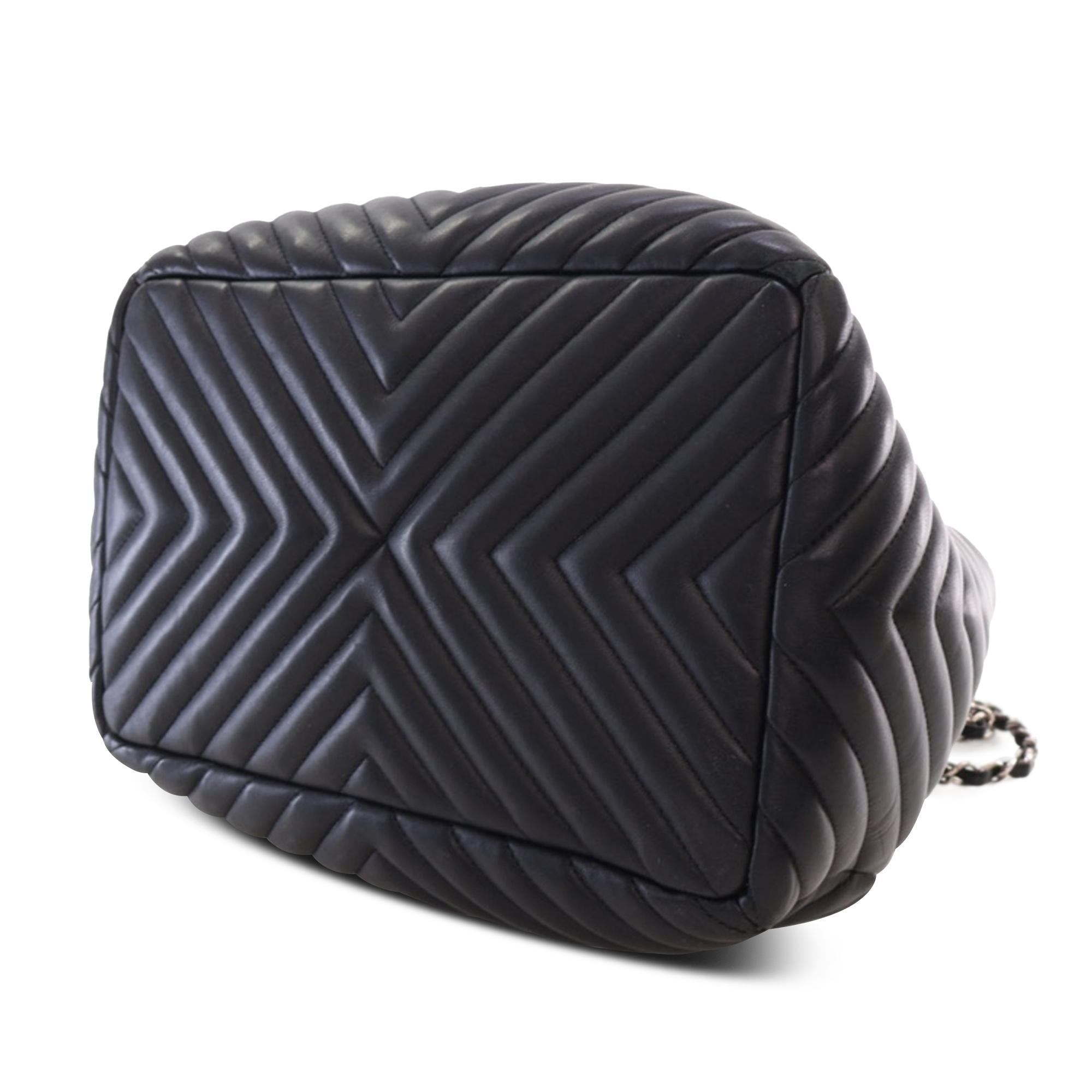 Top Quality Chanel Chevron Calfskin Urban Spirit Bucket Bag (SHG-1h2tvq)