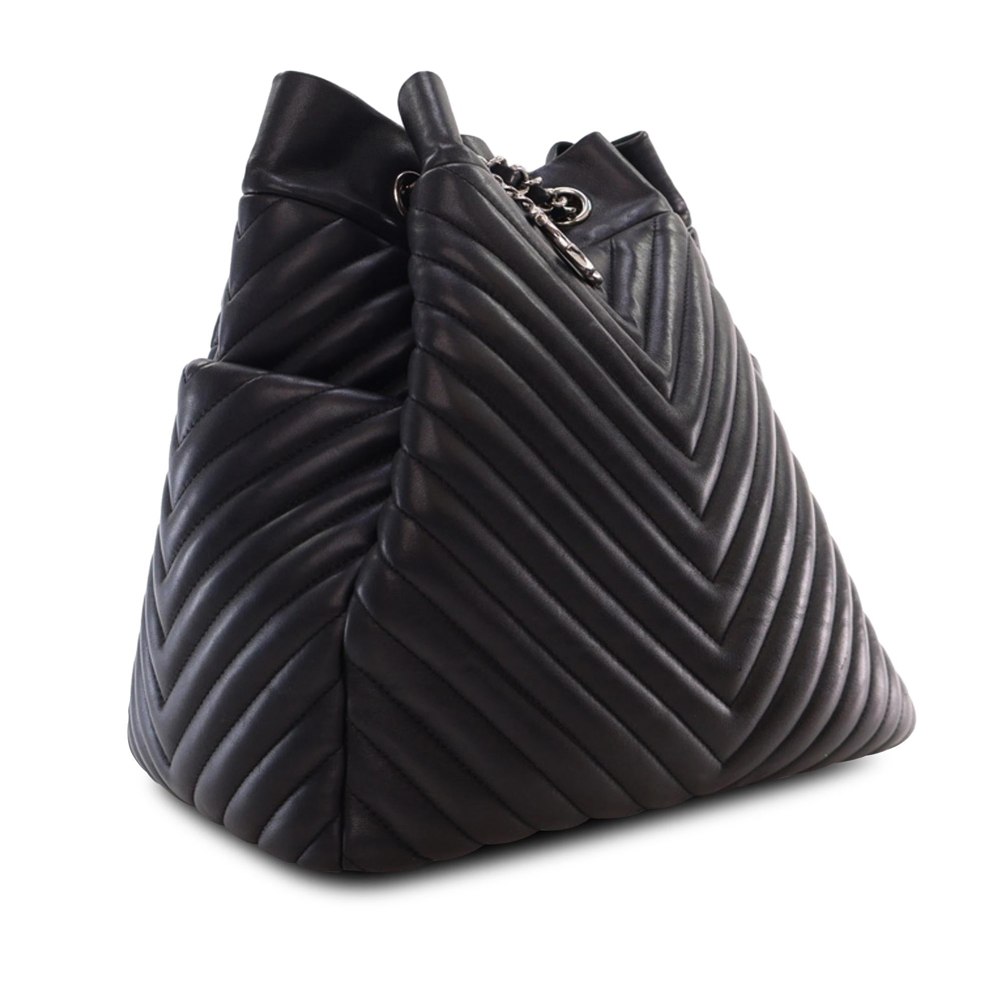 Top Quality Chanel Chevron Calfskin Urban Spirit Bucket Bag (SHG-1h2tvq)