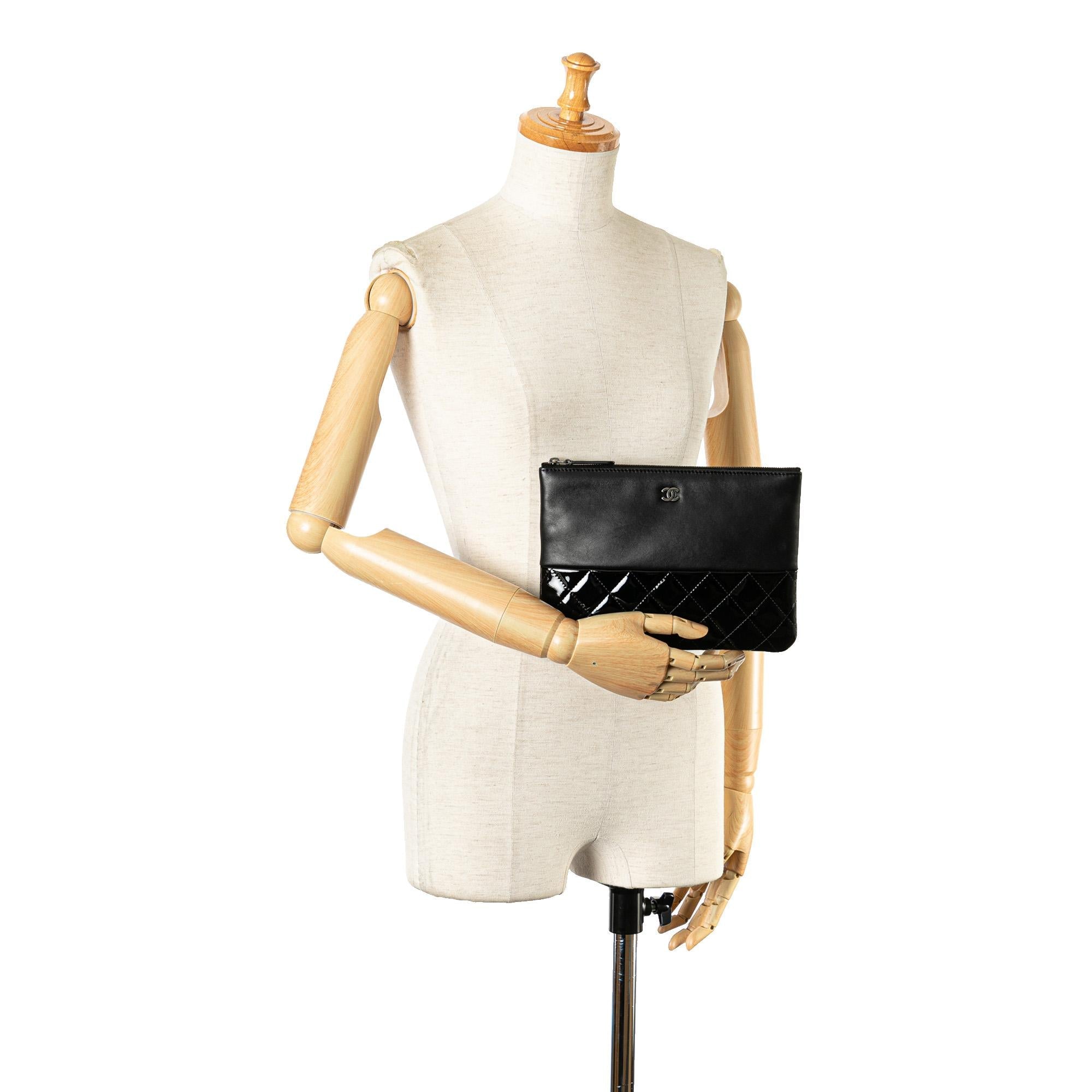 Top Quality Chanel Lambskin and Quilted Patent O Case Clutch (SHG-nuBGKM)