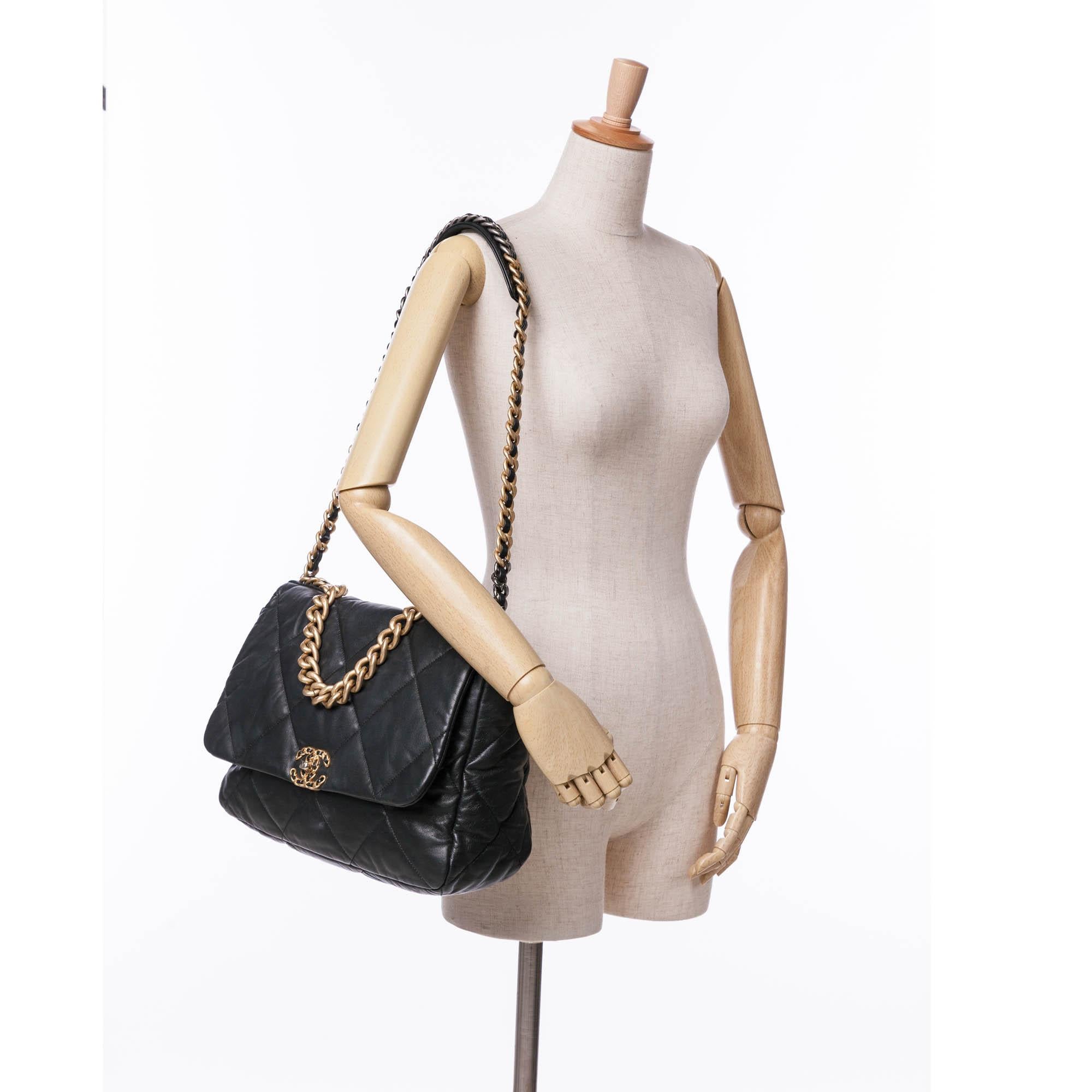 Top Quality Chanel Maxi Lambskin 19 Flap (SHG-zMPWQD)