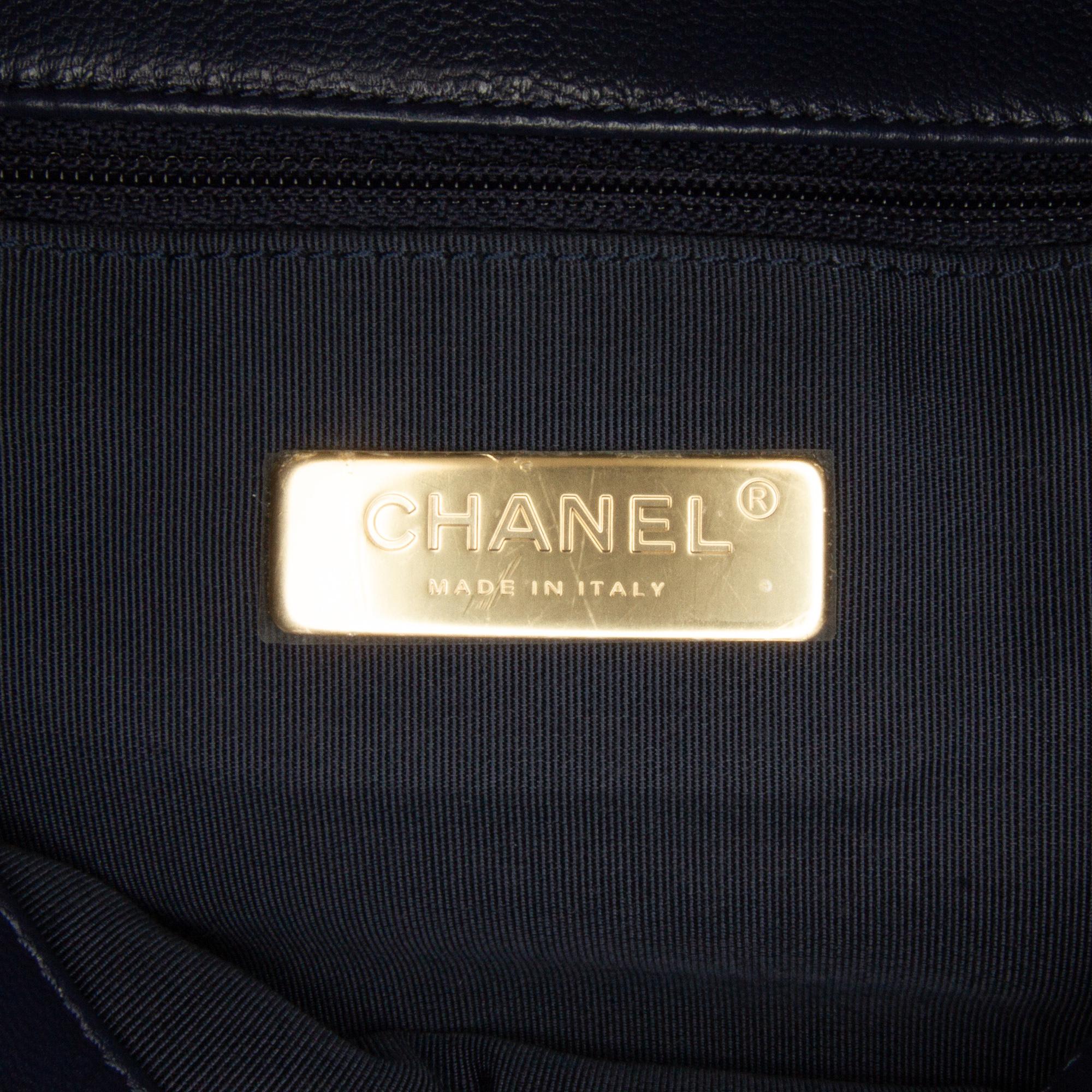 Top Quality Chanel Maxi Lambskin 19 Flap (SHG-GKlJ3G)