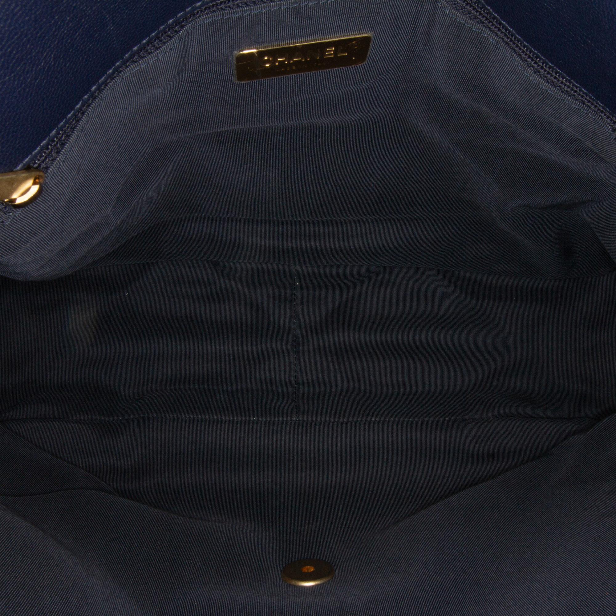 Top Quality Chanel Maxi Lambskin 19 Flap (SHG-GKlJ3G)