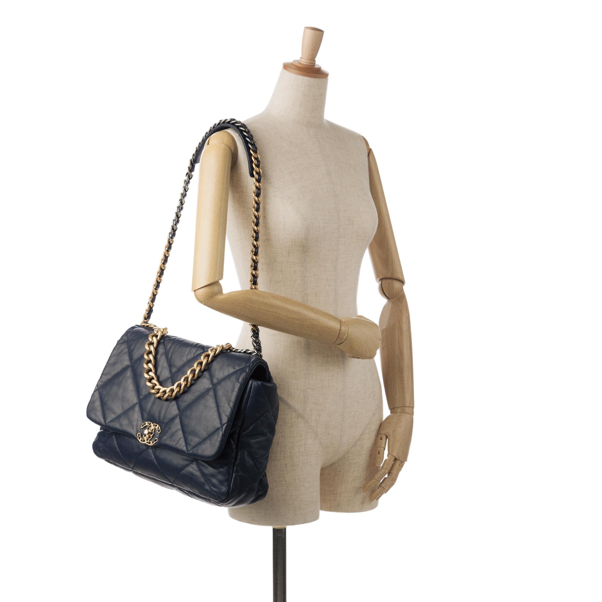 Top Quality Chanel Maxi Lambskin 19 Flap (SHG-GKlJ3G)