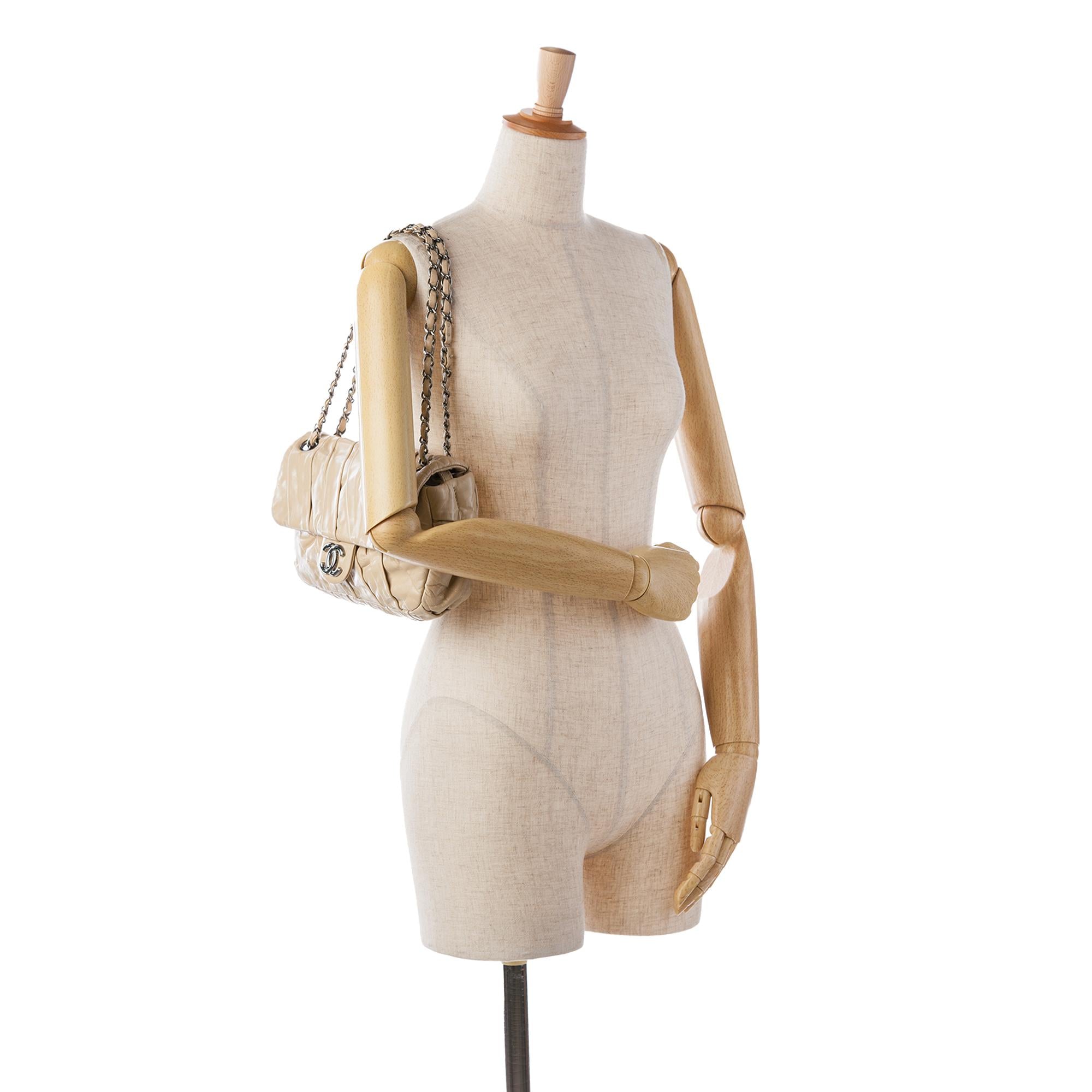 Top Quality Chanel Medium Glazed Calfskin Twisted Flap (SHG-wkrXpk)