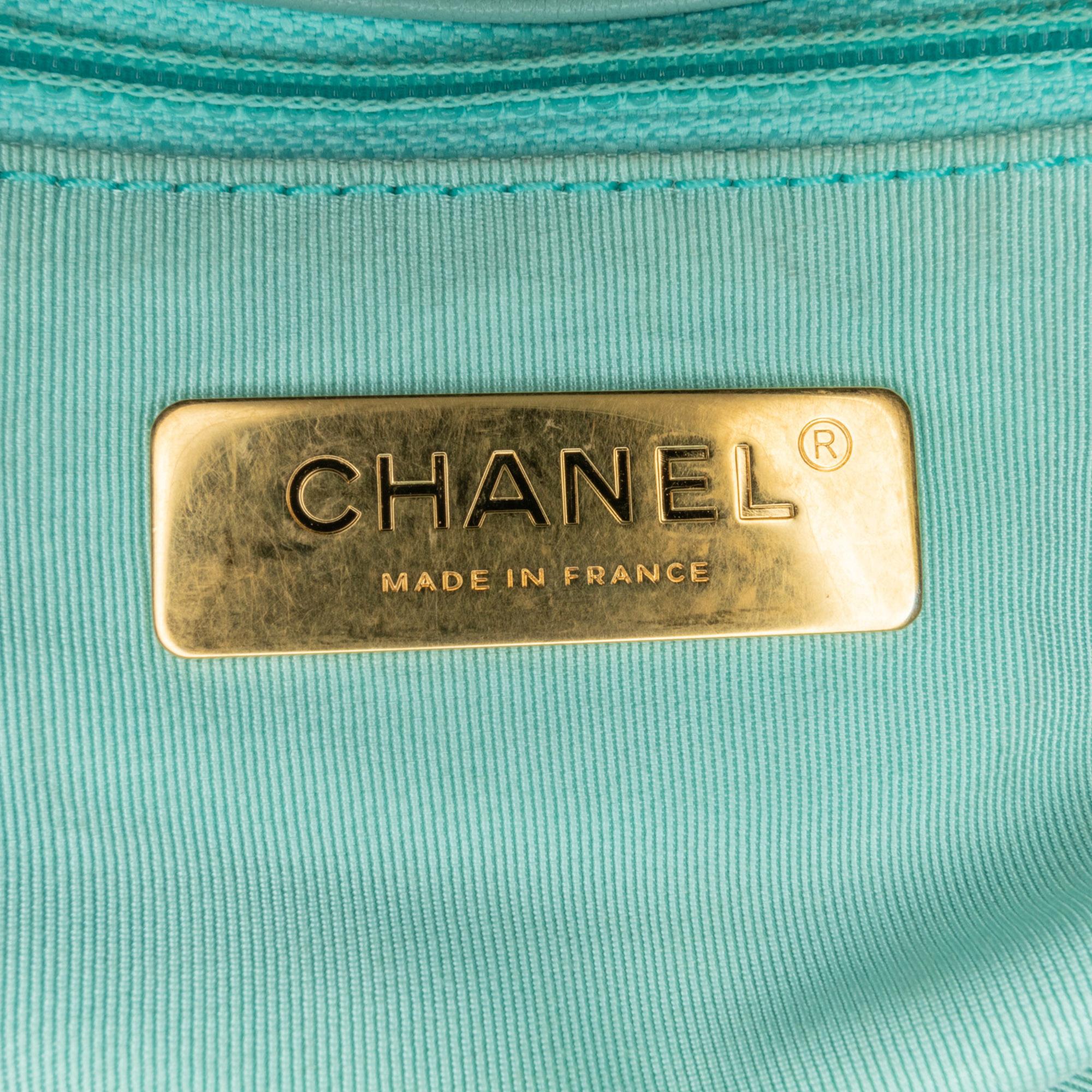 Top Quality Chanel Medium Lambskin 19 Flap (SHG-XdXJ6B)
