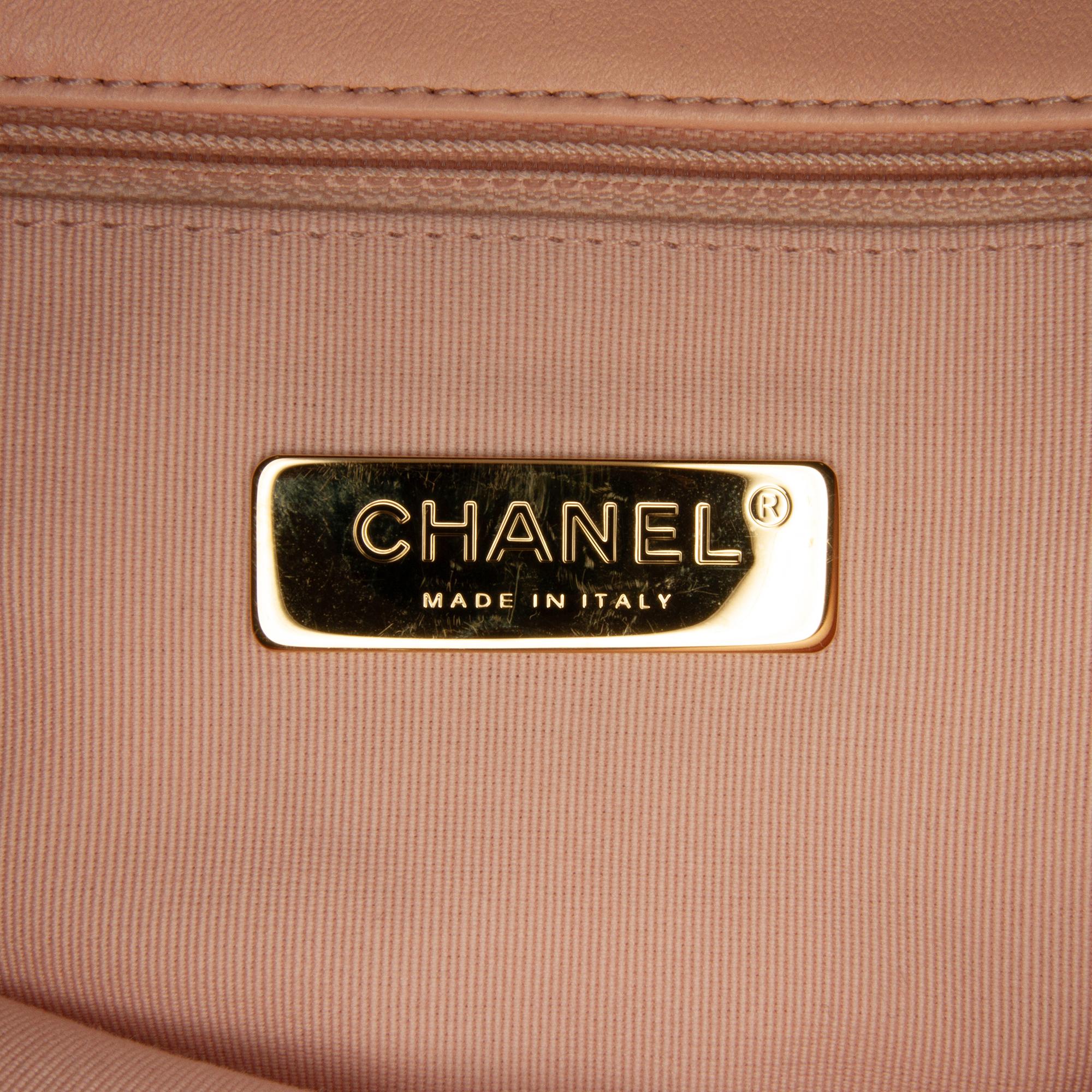Top Quality Chanel Medium Lambskin 19 Flap (SHG-WwoWUd)