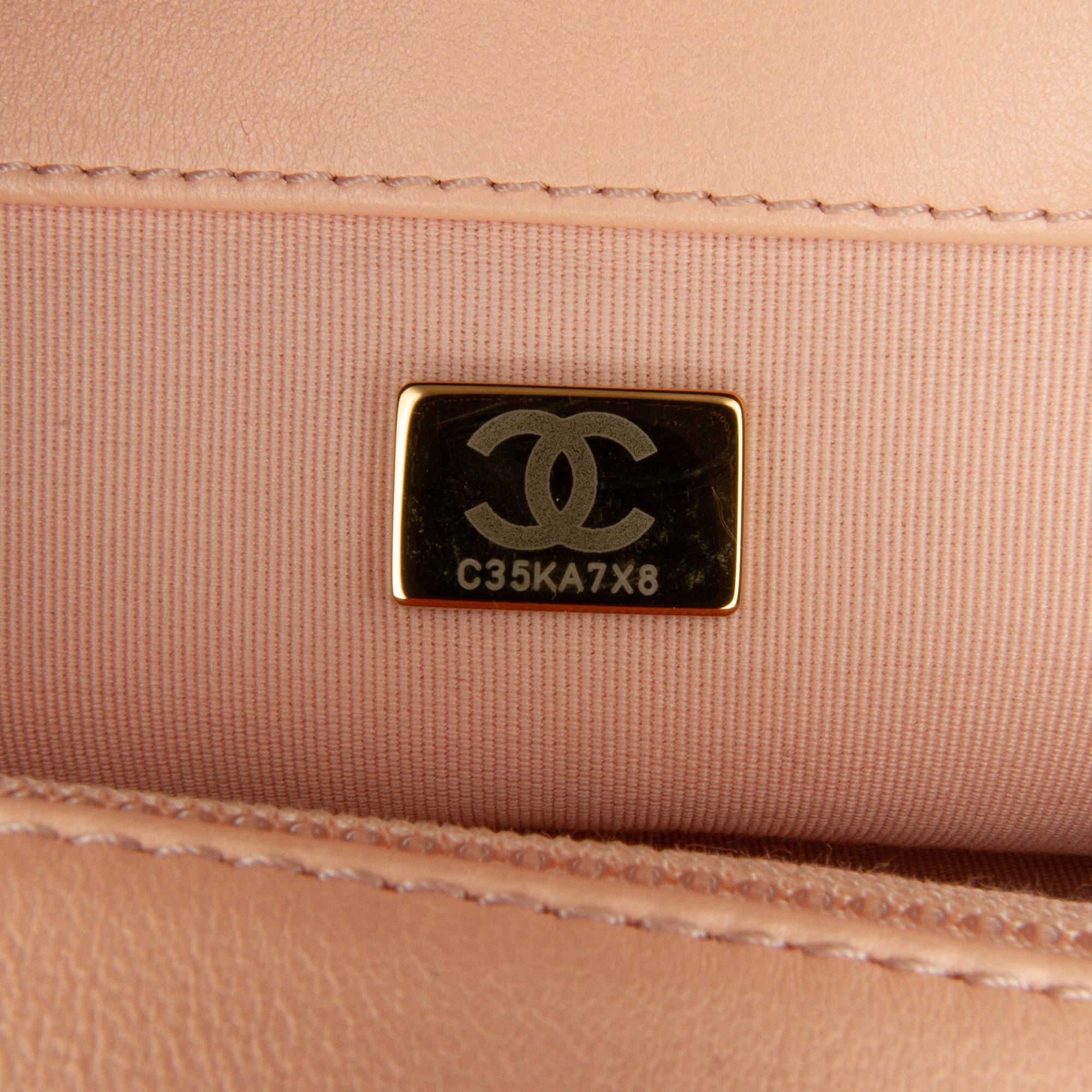 Top Quality Chanel Medium Lambskin 19 Flap (SHG-WwoWUd)