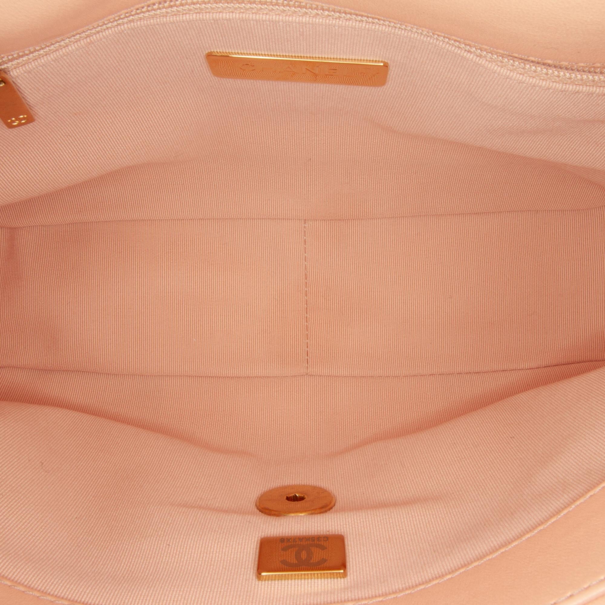 Top Quality Chanel Medium Lambskin 19 Flap (SHG-WwoWUd)
