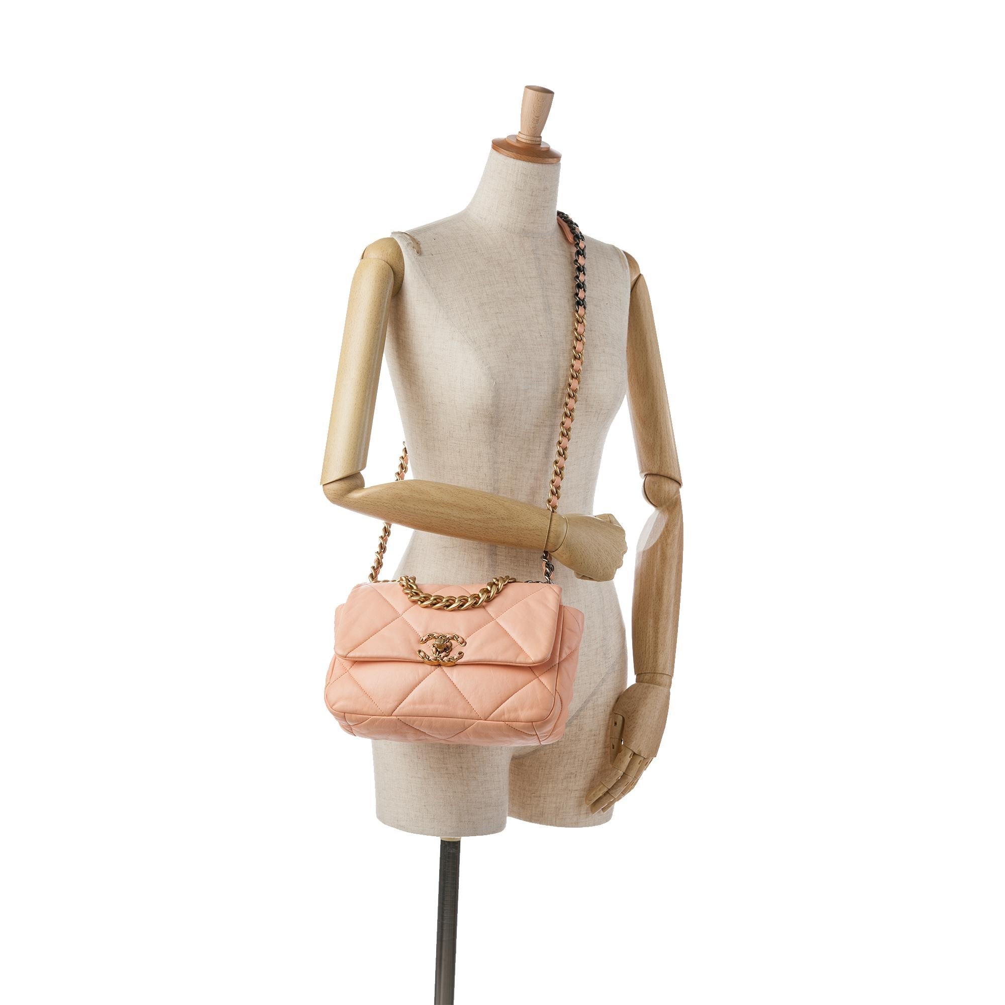 Top Quality Chanel Medium Lambskin 19 Flap (SHG-WwoWUd)