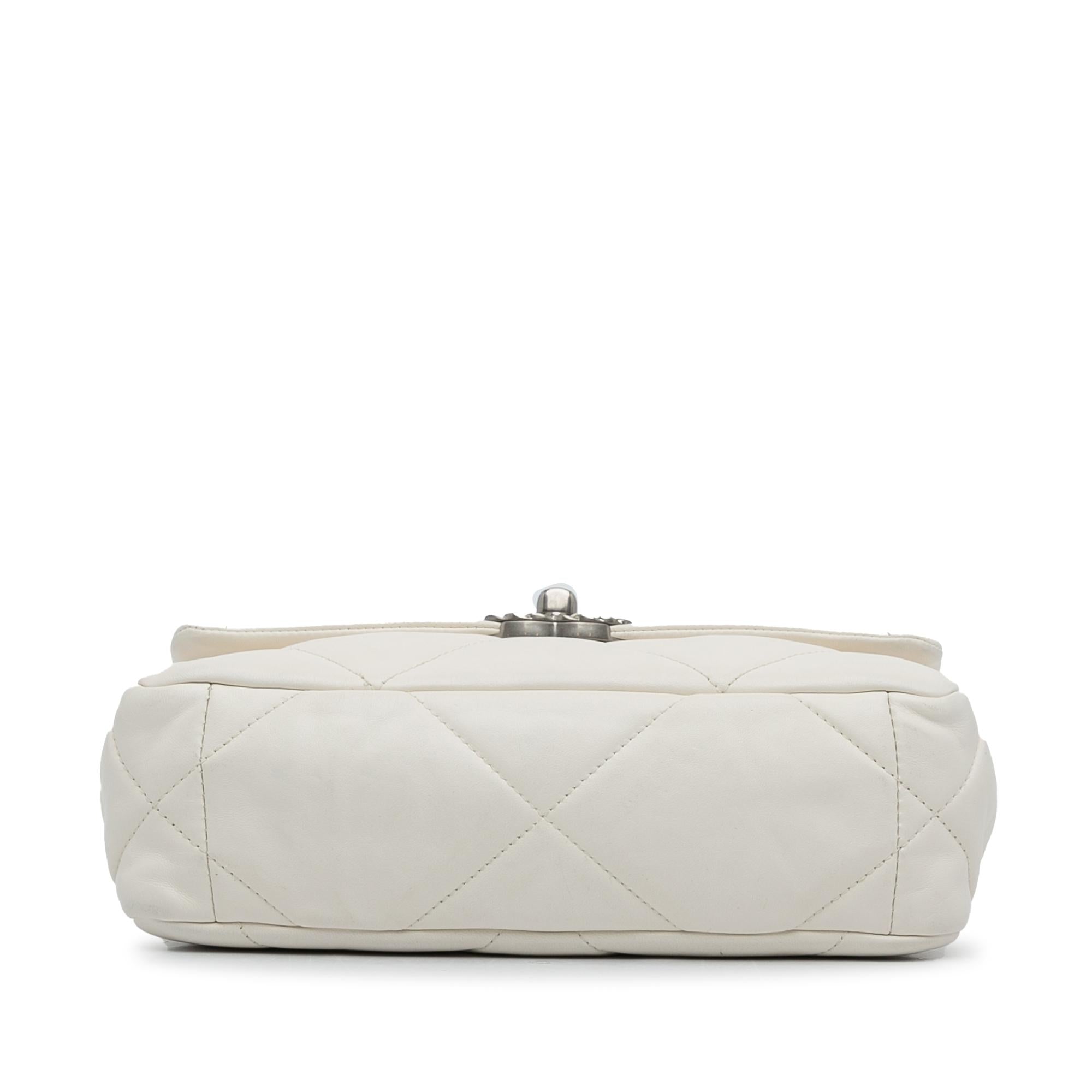 Top Quality Chanel Medium Lambskin 19 Flap (SHG-aeKGRk)