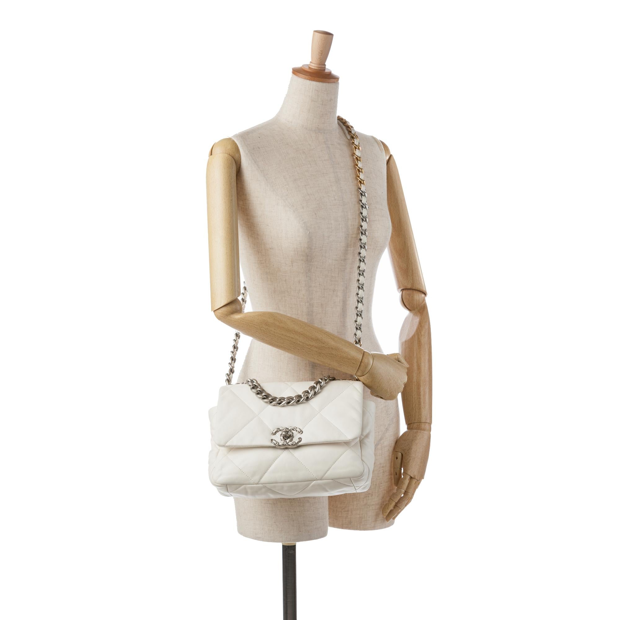 Top Quality Chanel Medium Lambskin 19 Flap (SHG-aeKGRk)