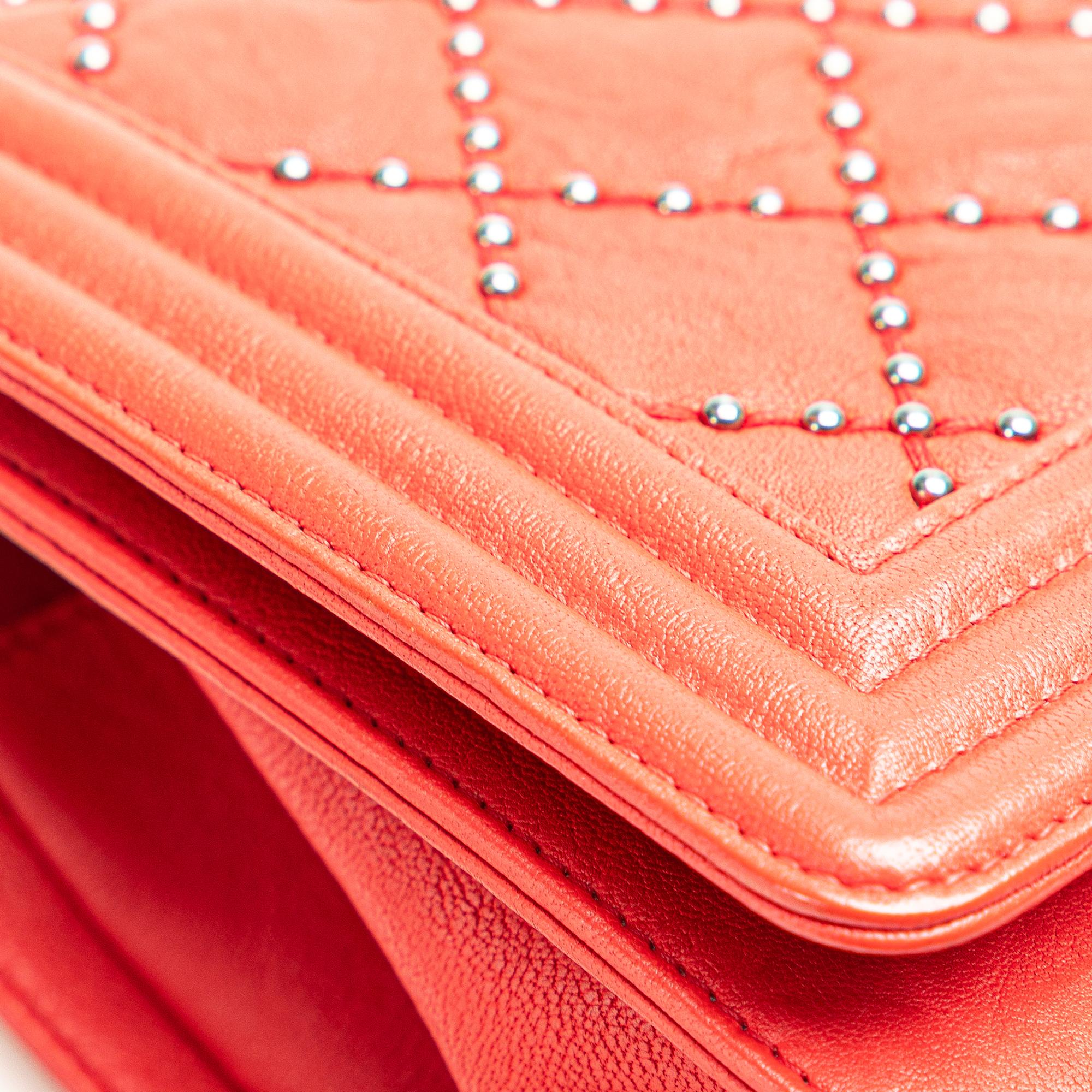 Top Quality Chanel Medium Studded Crumpled Calfskin Boy Flap (SHG-rqfnOd)