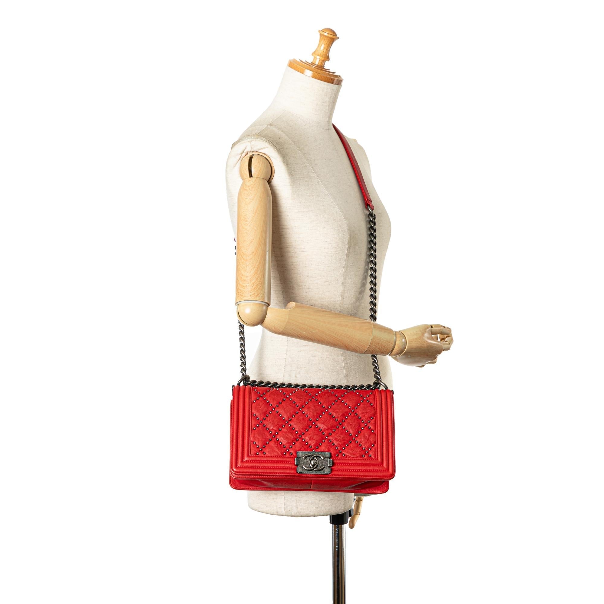 Top Quality Chanel Medium Studded Crumpled Calfskin Boy Flap (SHG-rqfnOd)