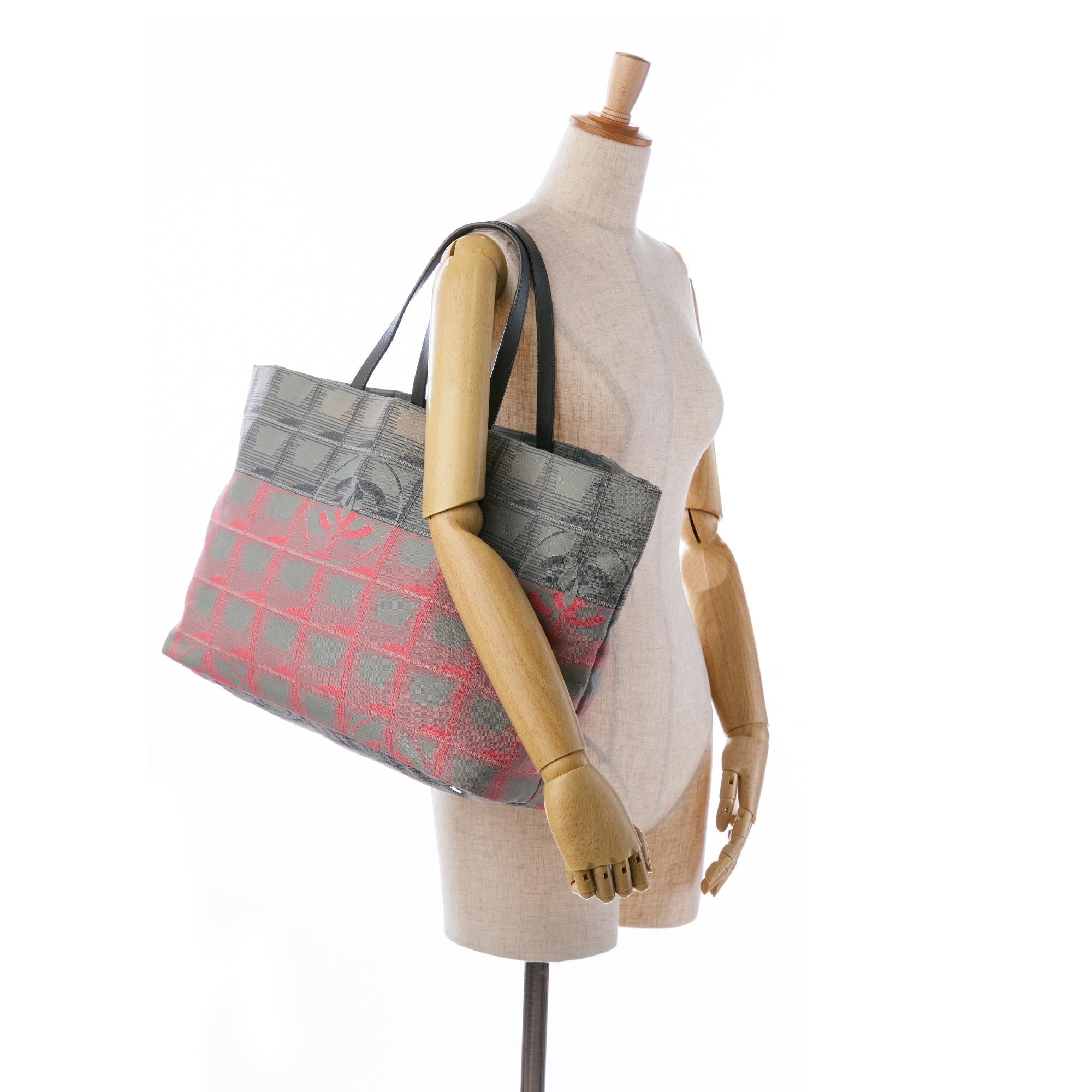 Top Quality Chanel New Travel Line Bicolor Nylon Tote (SHG-ay6wPX)