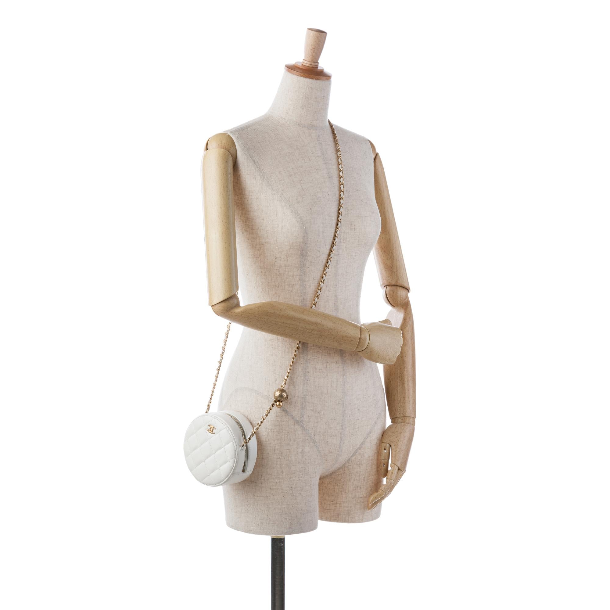 Top Quality Chanel Quilted Lambskin Pearl Crush Round Clutch with Chain (SHG-SbdIV9)