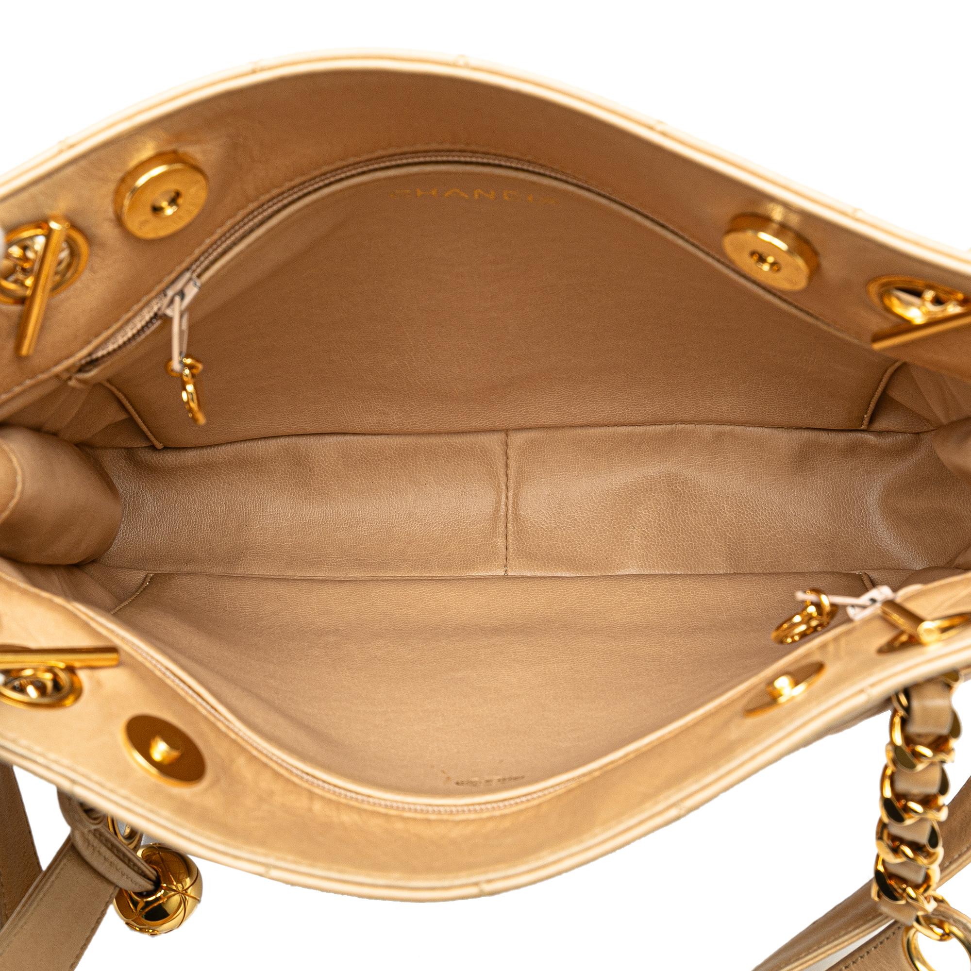 Top Quality Chanel Quilted Lambskin Shoulder Bag (SHG-lhMLve)
