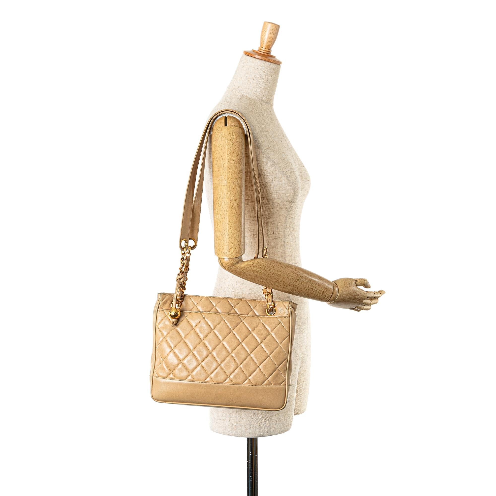 Top Quality Chanel Quilted Lambskin Shoulder Bag (SHG-lhMLve)