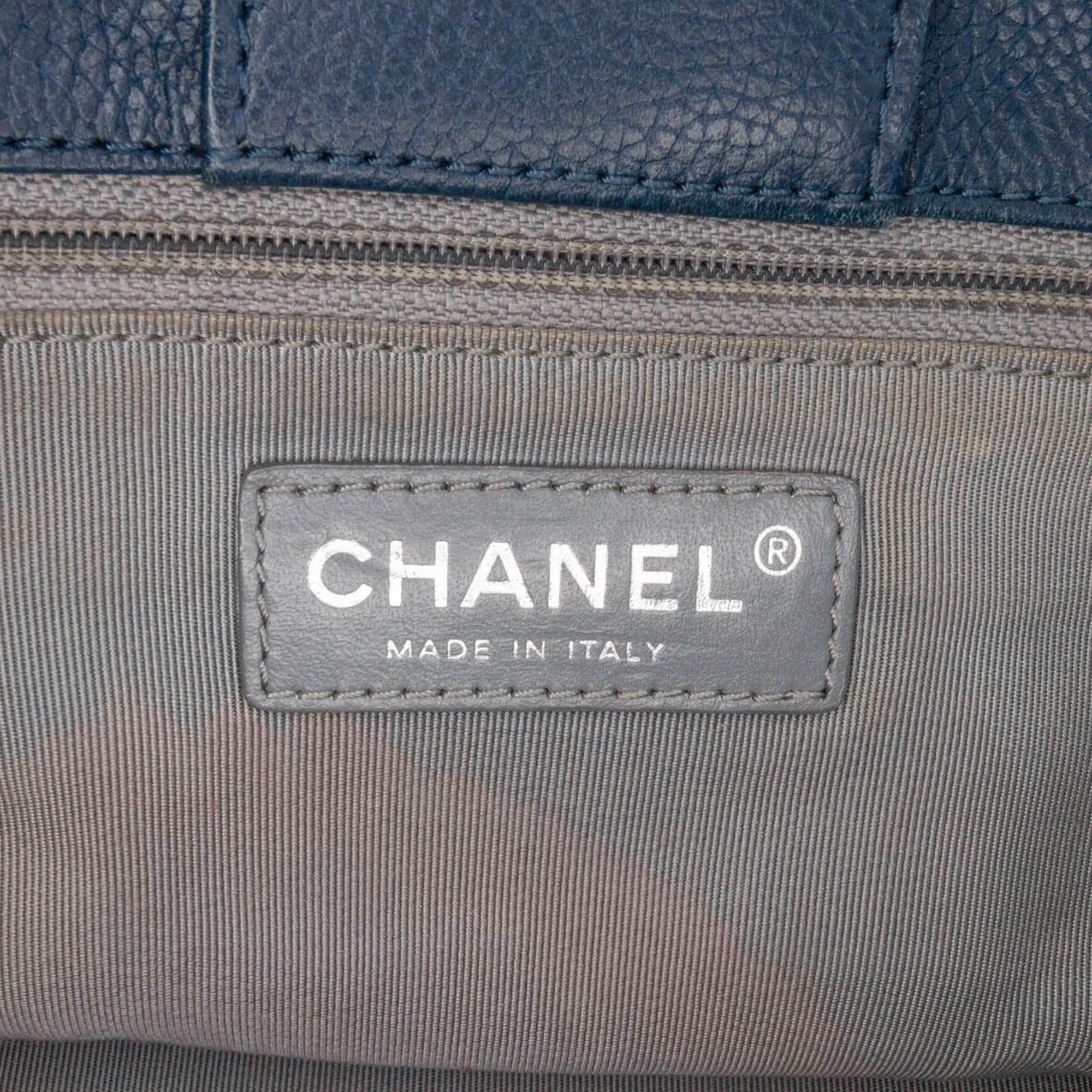 Top Quality Chanel Small Calfskin Executive Cerf Tote (SHG-nw1nbQ)