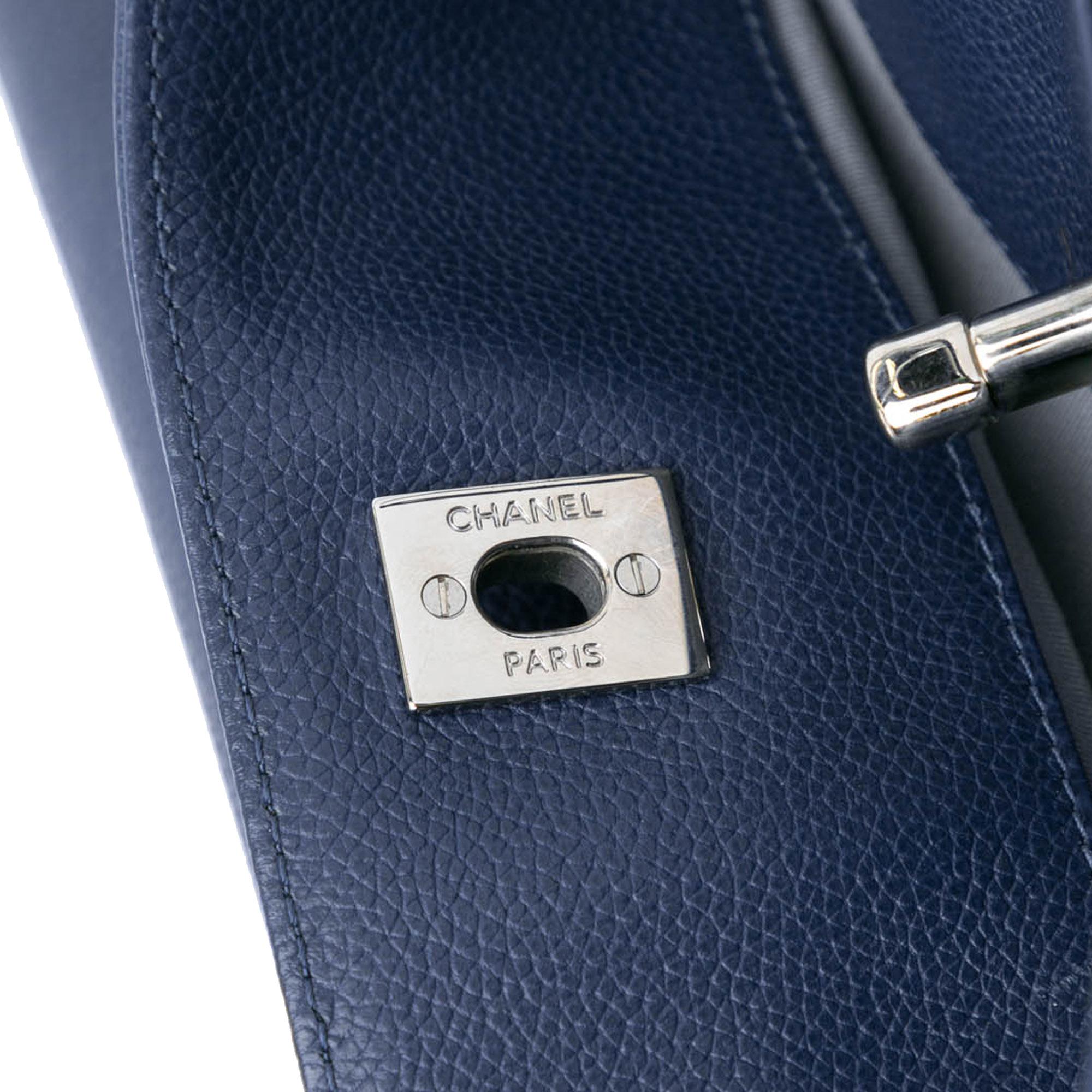 Top Quality Chanel Small Calfskin Executive Cerf Tote (SHG-nw1nbQ)