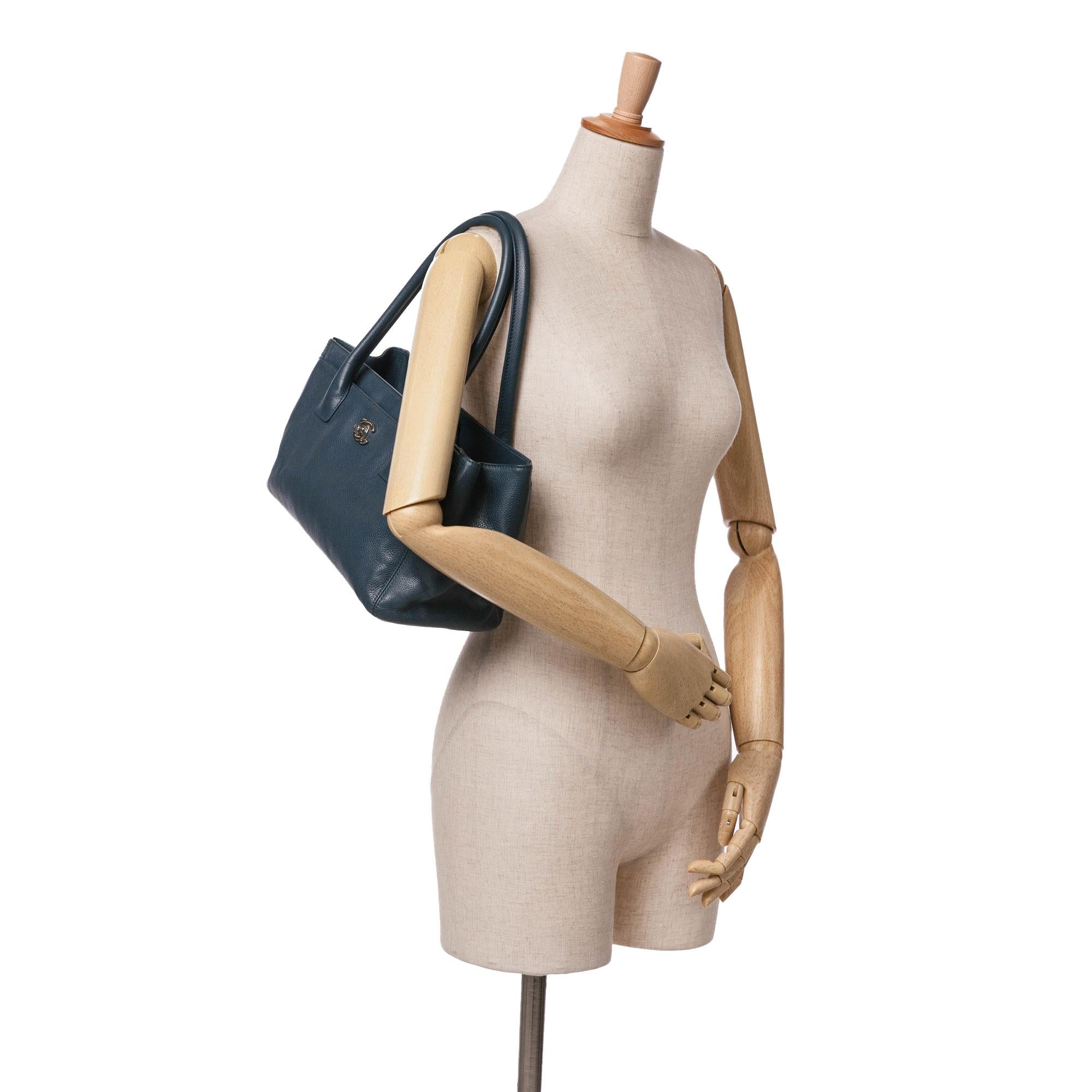 Top Quality Chanel Small Calfskin Executive Cerf Tote (SHG-nw1nbQ)