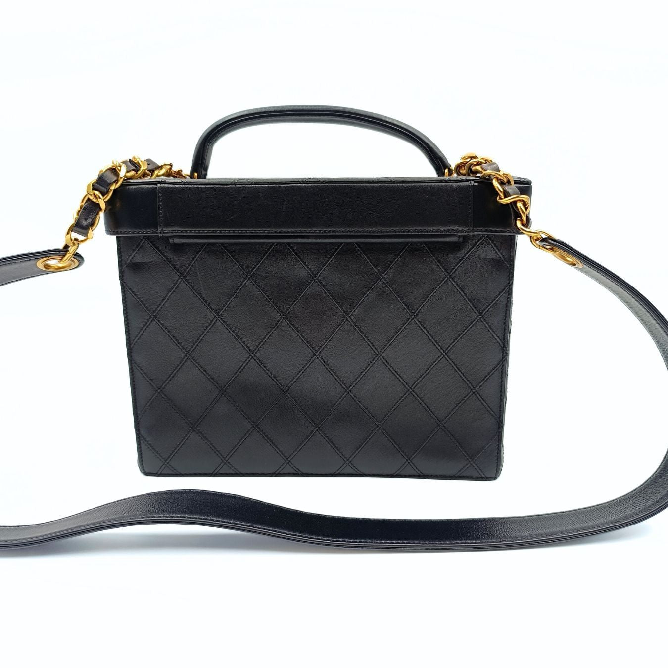 Top Quality Chanel Top Quality Chanel Top Quality Chanel quilted cosmetic bag in black leather and gold chain