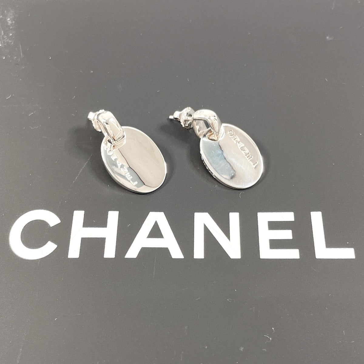 Top Quality Chanel Silver 925 Oval Logo Plate Earrings