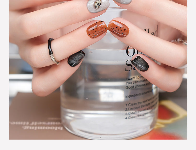 Nail Art,Nail Designs,Manicure Ideas,Nail Art Trends,Oval-shaped nails,Press-on nails,Removable nails,Fake nails