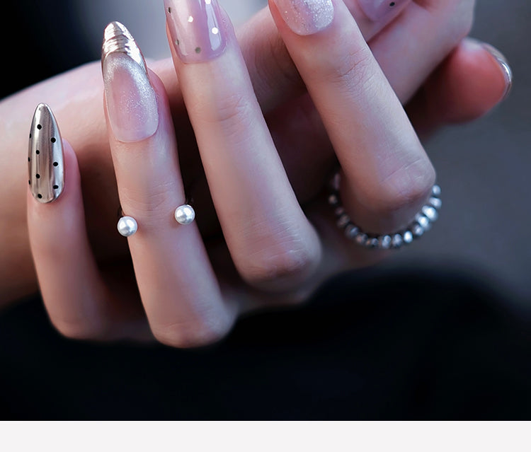 Nail Art,Nail Designs,Manicure Ideas,Nail Art Trends,Press-on nails,Removable nails,Fake nails,Almond-shaped nails
